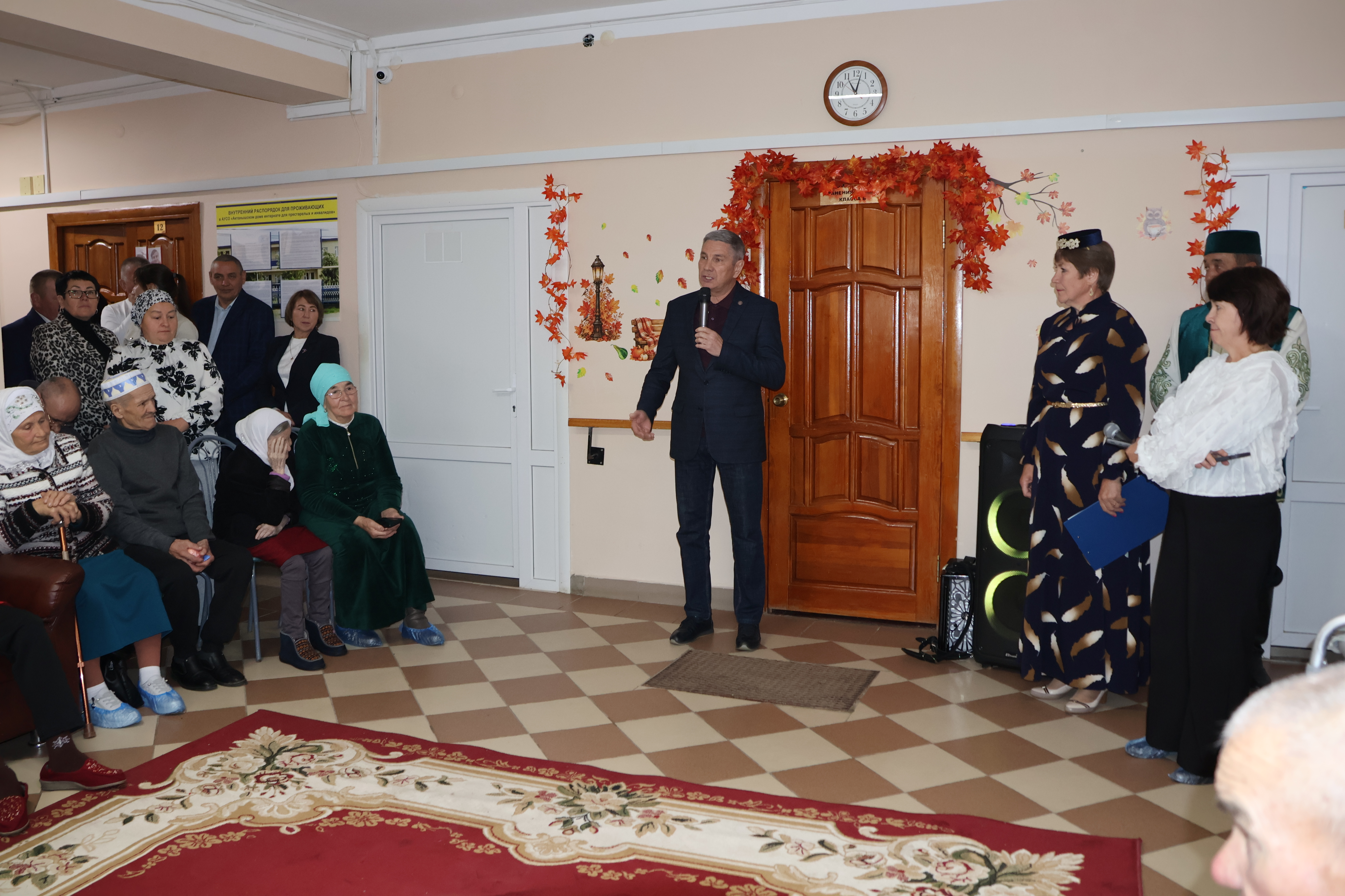 Пучы картлар һәм инвалидлар йортында өлкәннәрне хөрмәтләделәр