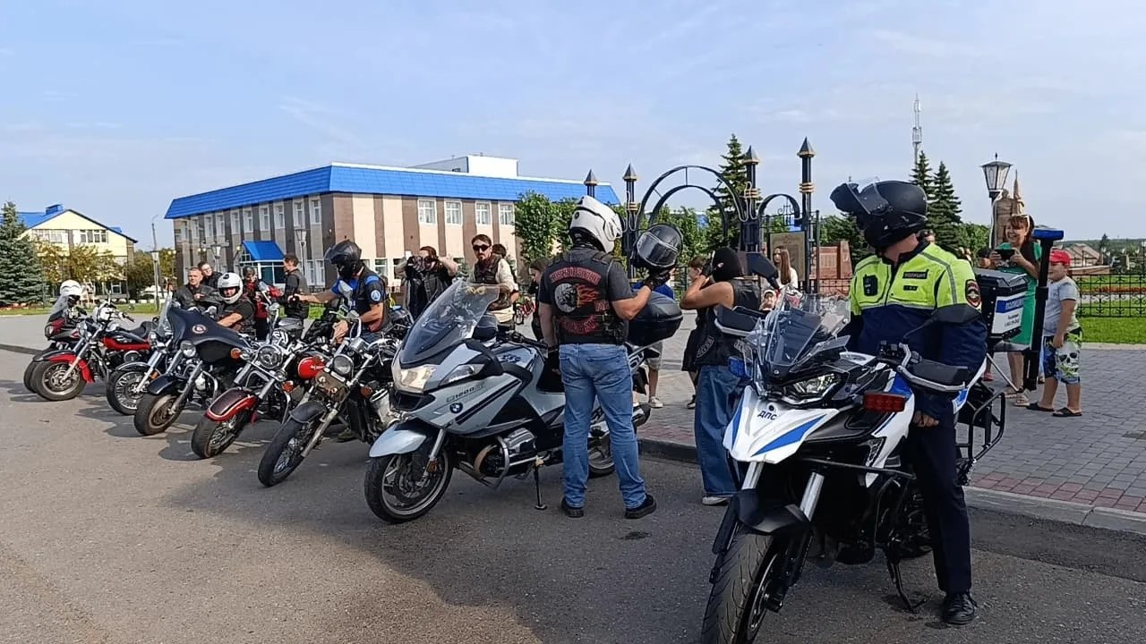 "Төнге бүреләр" байкерлары белән очрашу