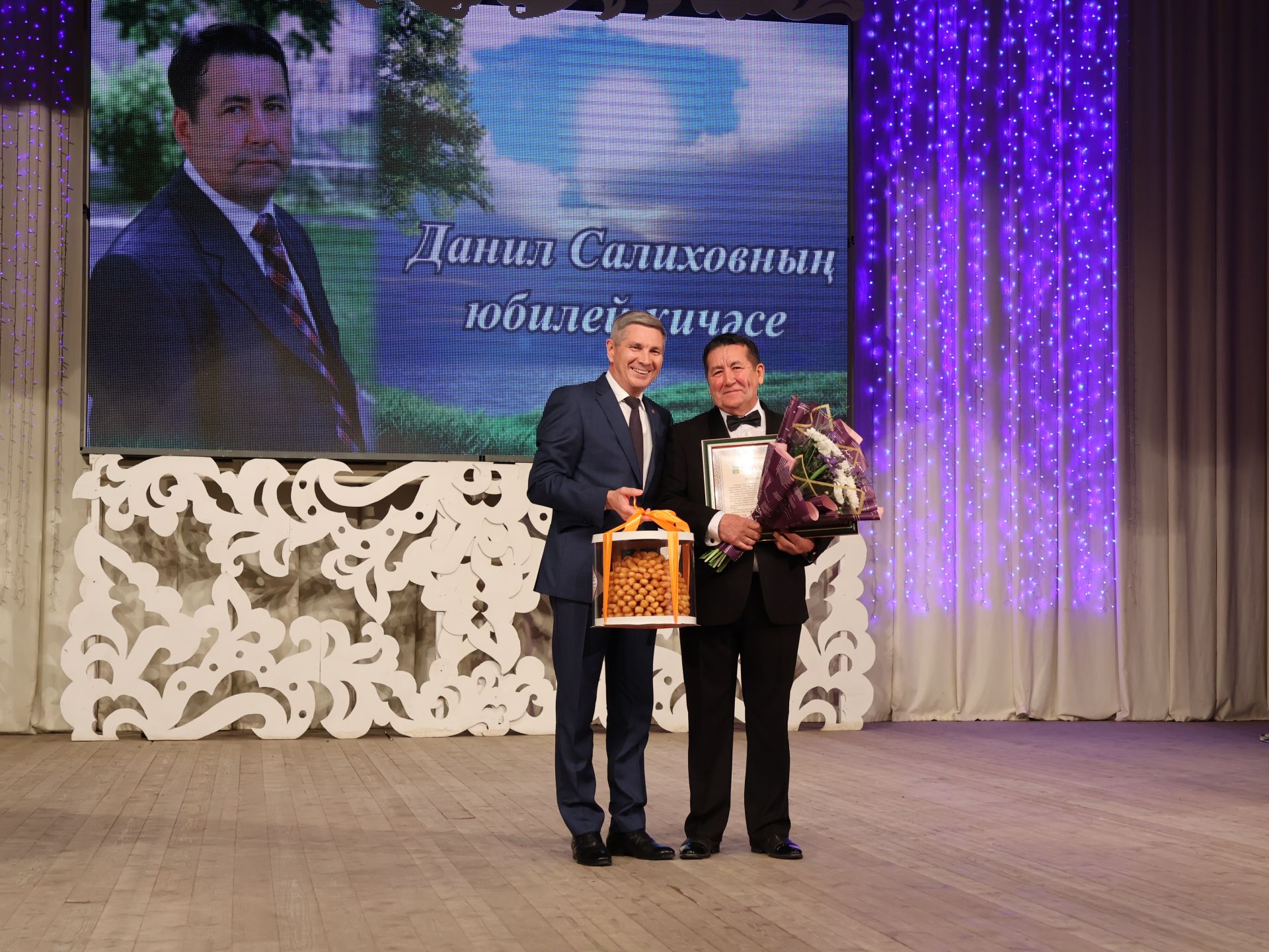 Актанышта әдәбият көннәре: Гамил Афзал премиясе Фәнәвис Дәүләтбаевка бирелде