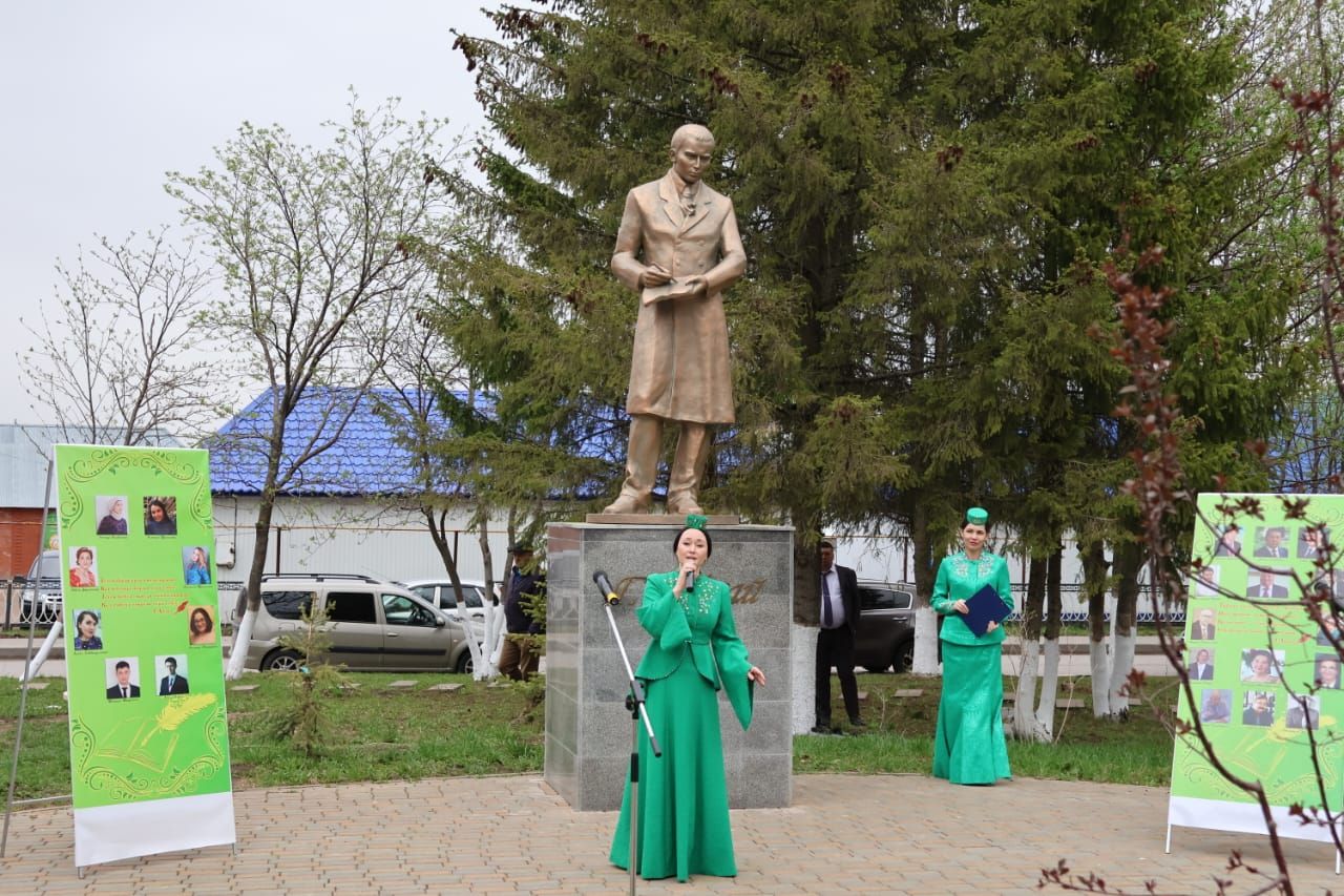 Әлеге минутларда Габдулла Тукай һәйкәле янында районкүләм шигърият бәйрәме башланды