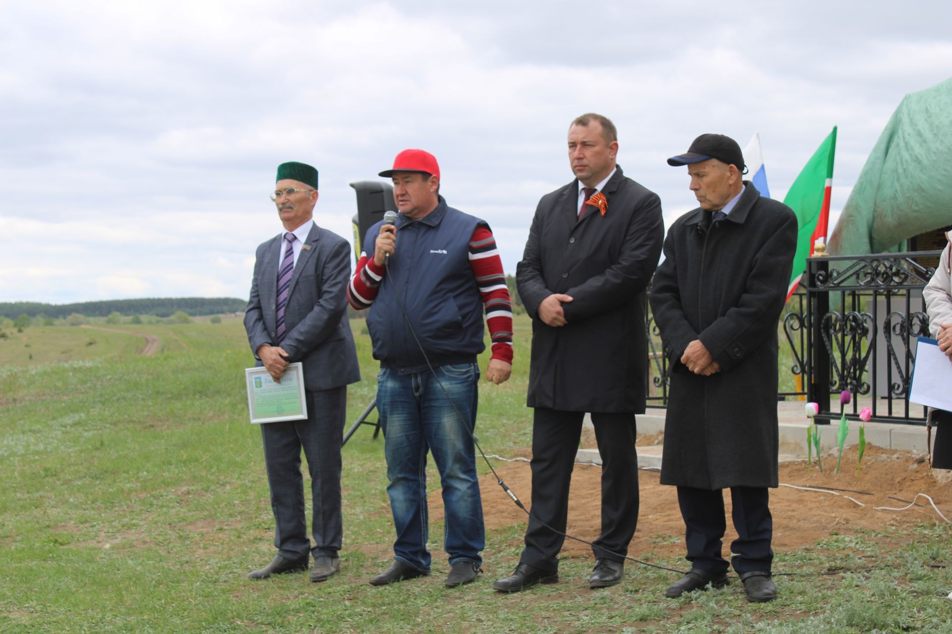 Югары Гәрәй авылында Бөек Ватан сугышы ветераннары истәлегенә һәйкәл-обелиск ачылды (фоторепортаж)