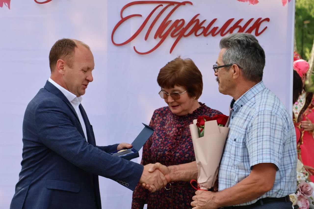Куян авылында яшәүче Фирдәвис һәм Наилә Әхмәтовлар  «Мәхәббәт һәм тугрылык өчен» медале белән бүләкләнде