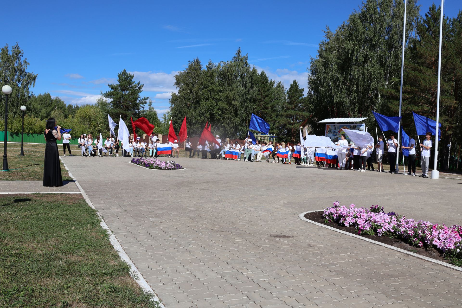 «Бүләк» лагеренда ял итүчеләр Россия Флагы көнен билгеләп үтте (фото, видео)