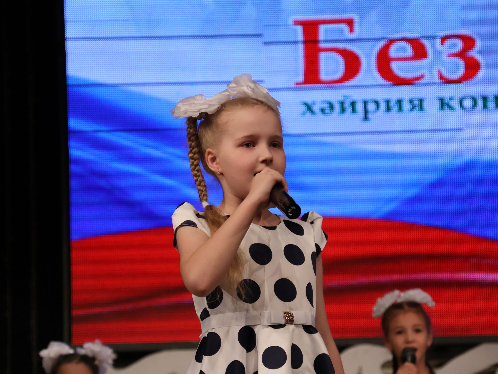 Район мәктәпләре укучылары «Без-бергә!» хәйрия концертының бизәге булдылар (фото, видео)