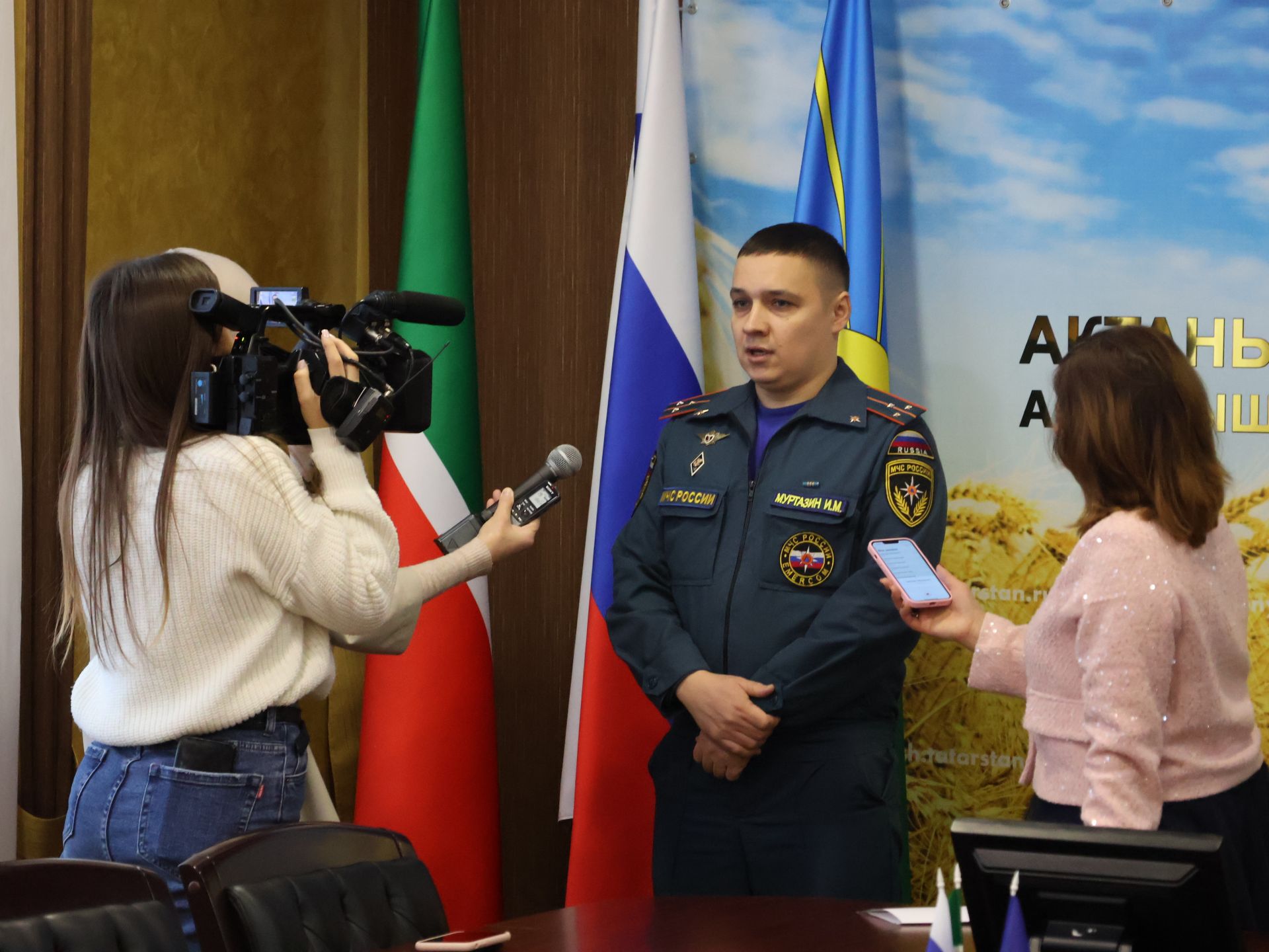 Ленар Зарипов Актаныш районы коткаручыларын һөнәри бәйрәмнәре белән котлады