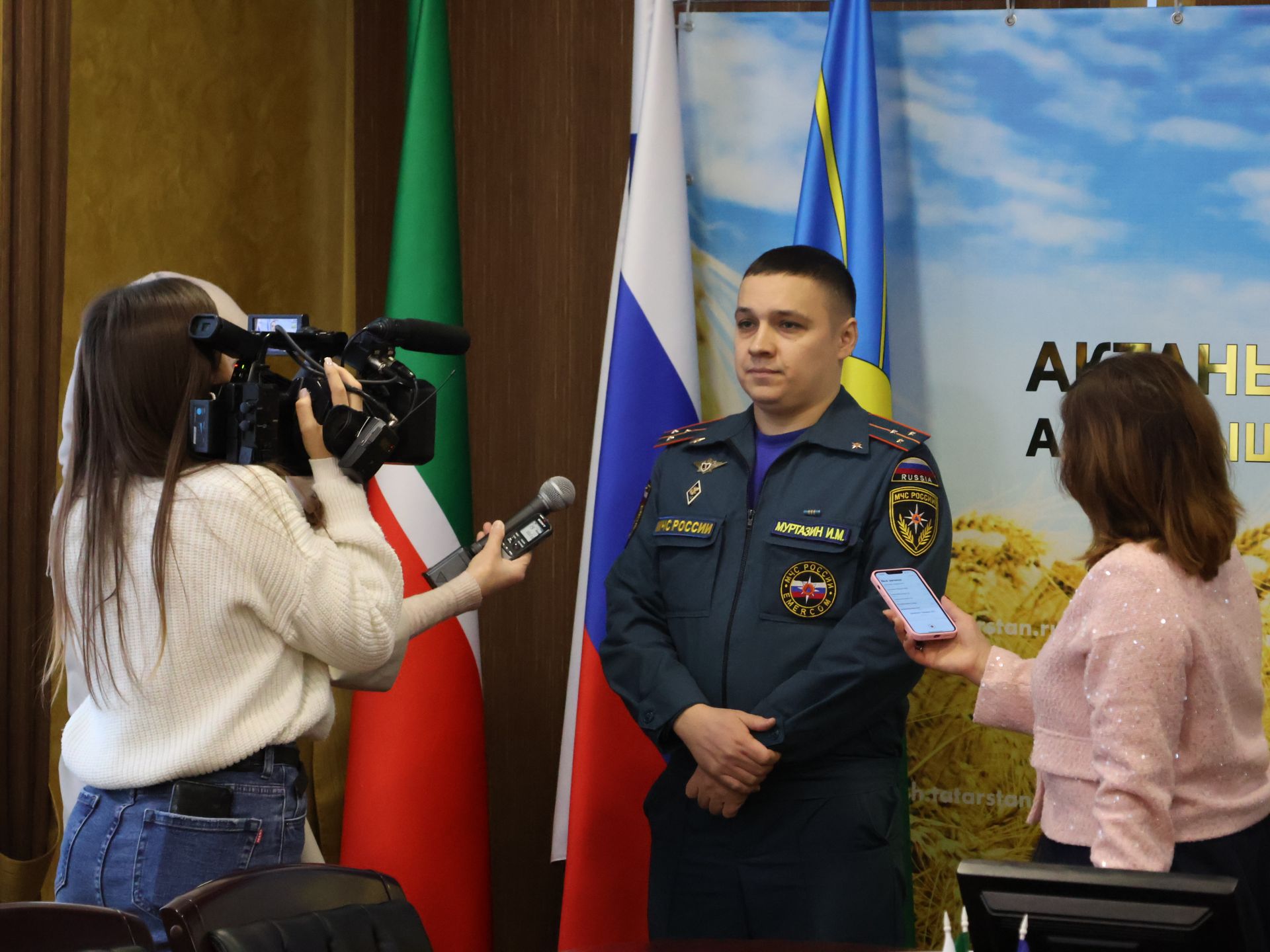 Ленар Зарипов Актаныш районы коткаручыларын һөнәри бәйрәмнәре белән котлады