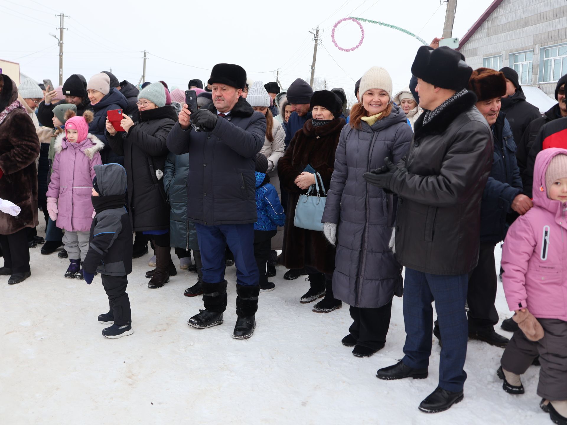 Яңача Яңа ел- Иске Кормашта күрше авыллар белән Кыш бабайлар парады оештырдылар