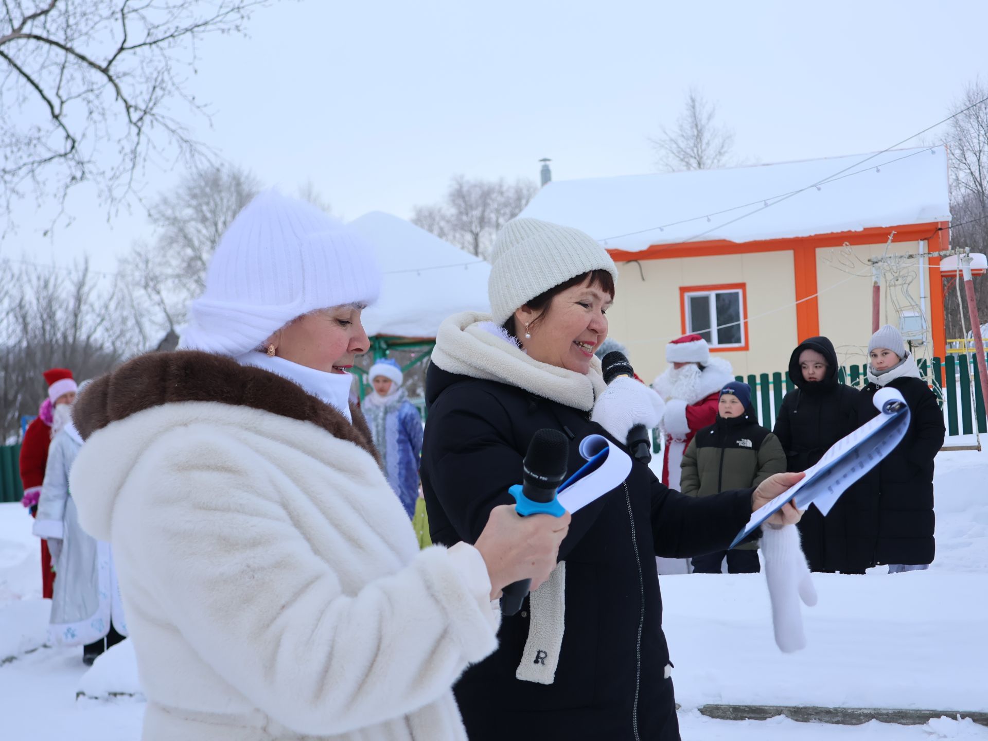 Яңача Яңа ел- Иске Кормашта күрше авыллар белән Кыш бабайлар парады оештырдылар