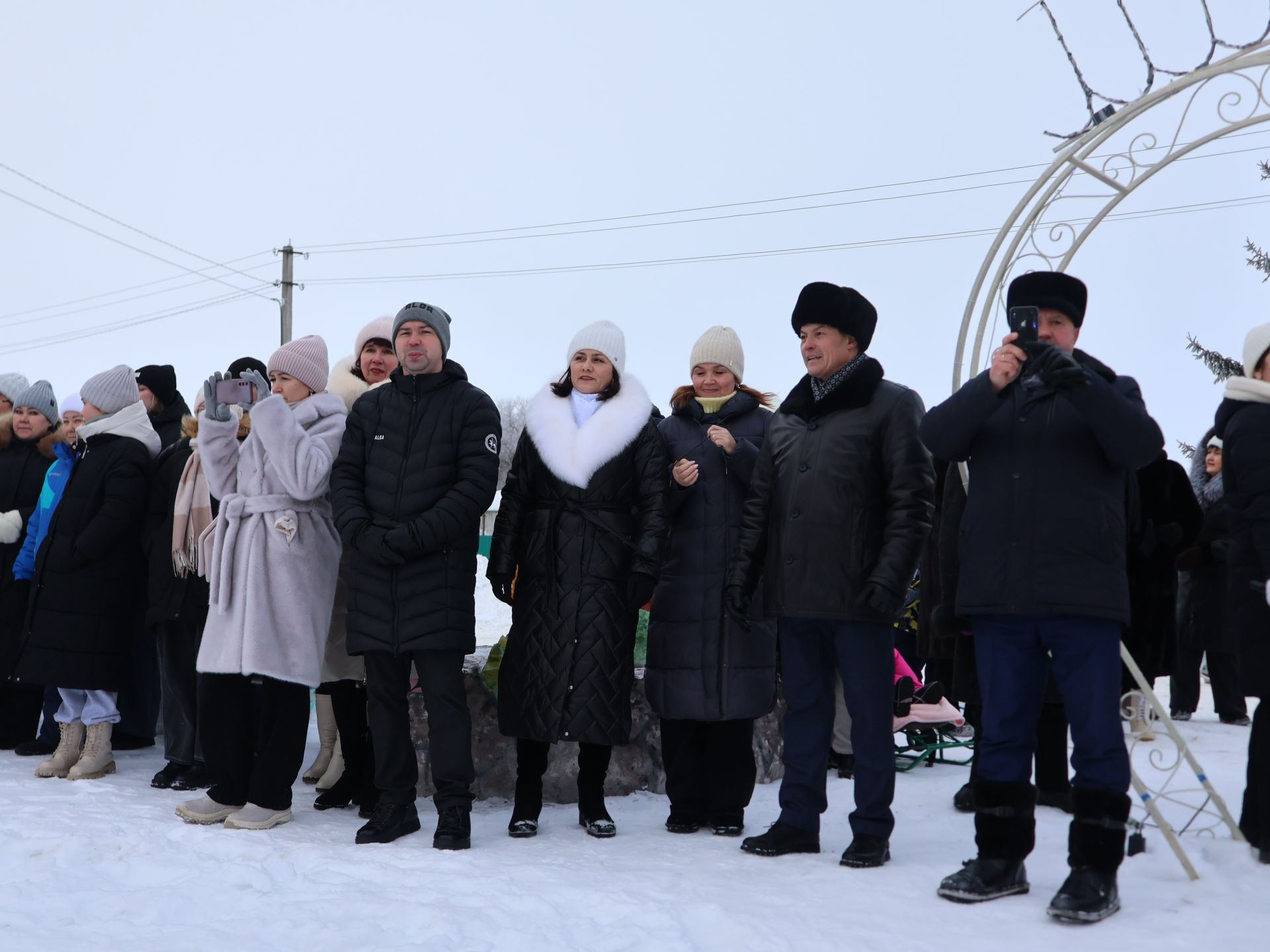 Яңача Яңа ел- Иске Кормашта күрше авыллар белән Кыш бабайлар парады оештырдылар