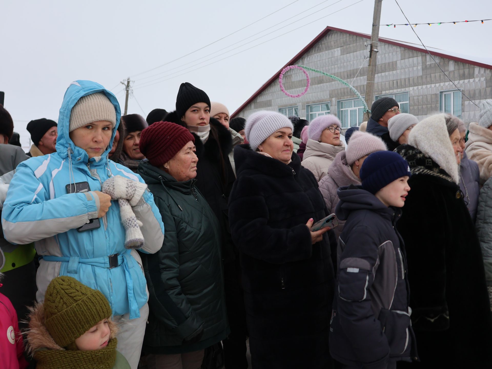 Яңача Яңа ел- Иске Кормашта күрше авыллар белән Кыш бабайлар парады оештырдылар