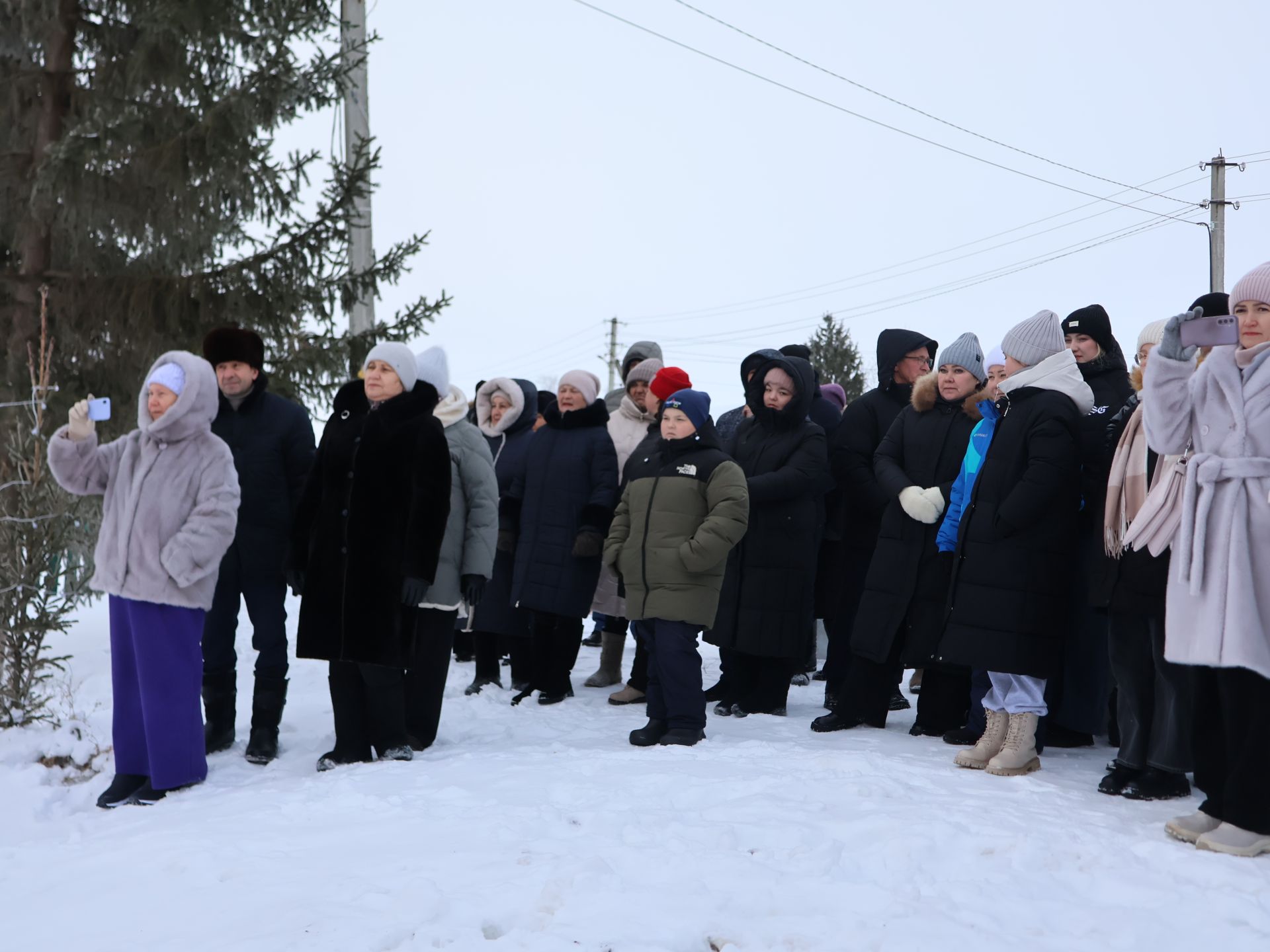 Яңача Яңа ел- Иске Кормашта күрше авыллар белән Кыш бабайлар парады оештырдылар