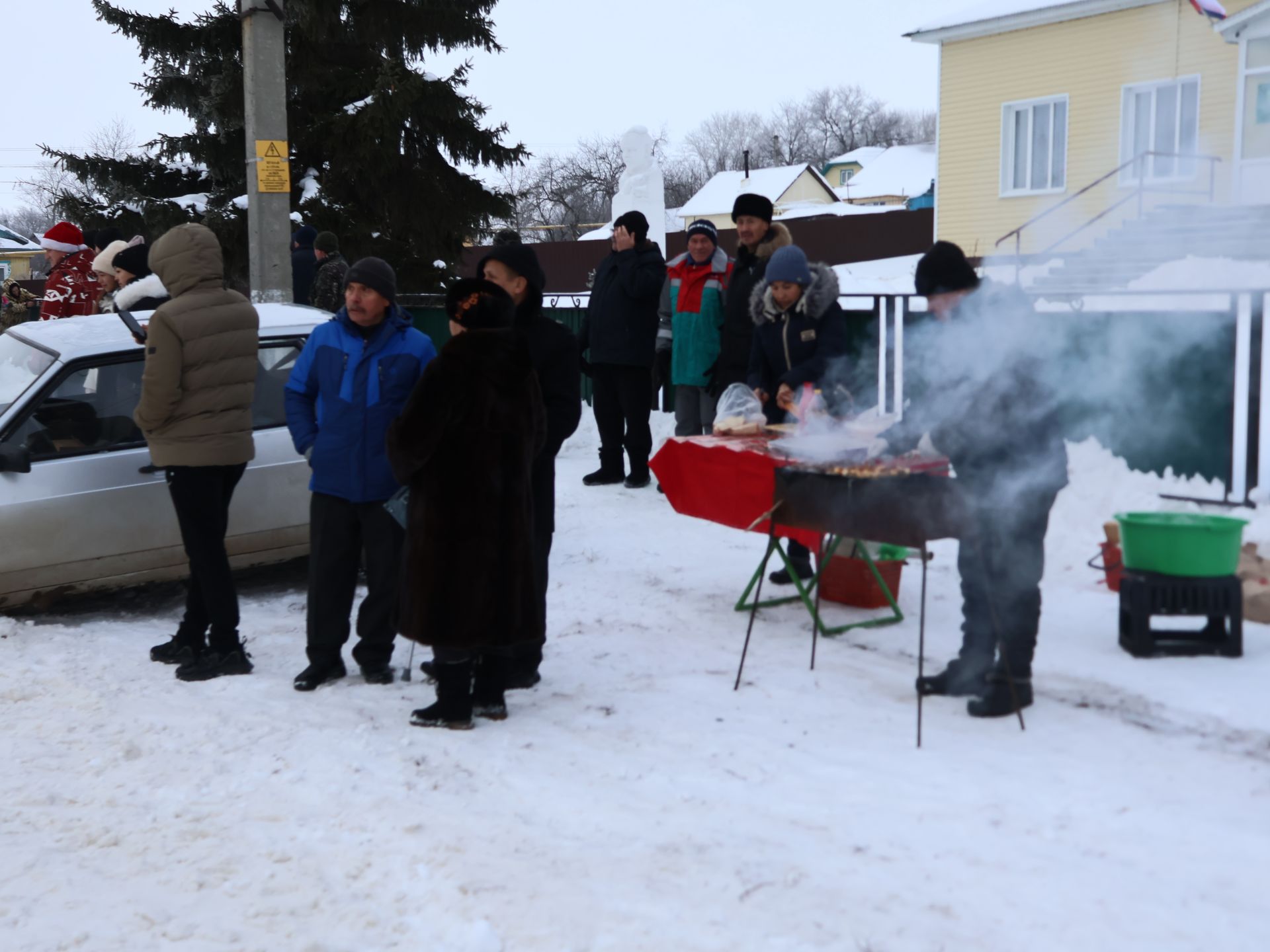 Яңача Яңа ел- Иске Кормашта күрше авыллар белән Кыш бабайлар парады оештырдылар