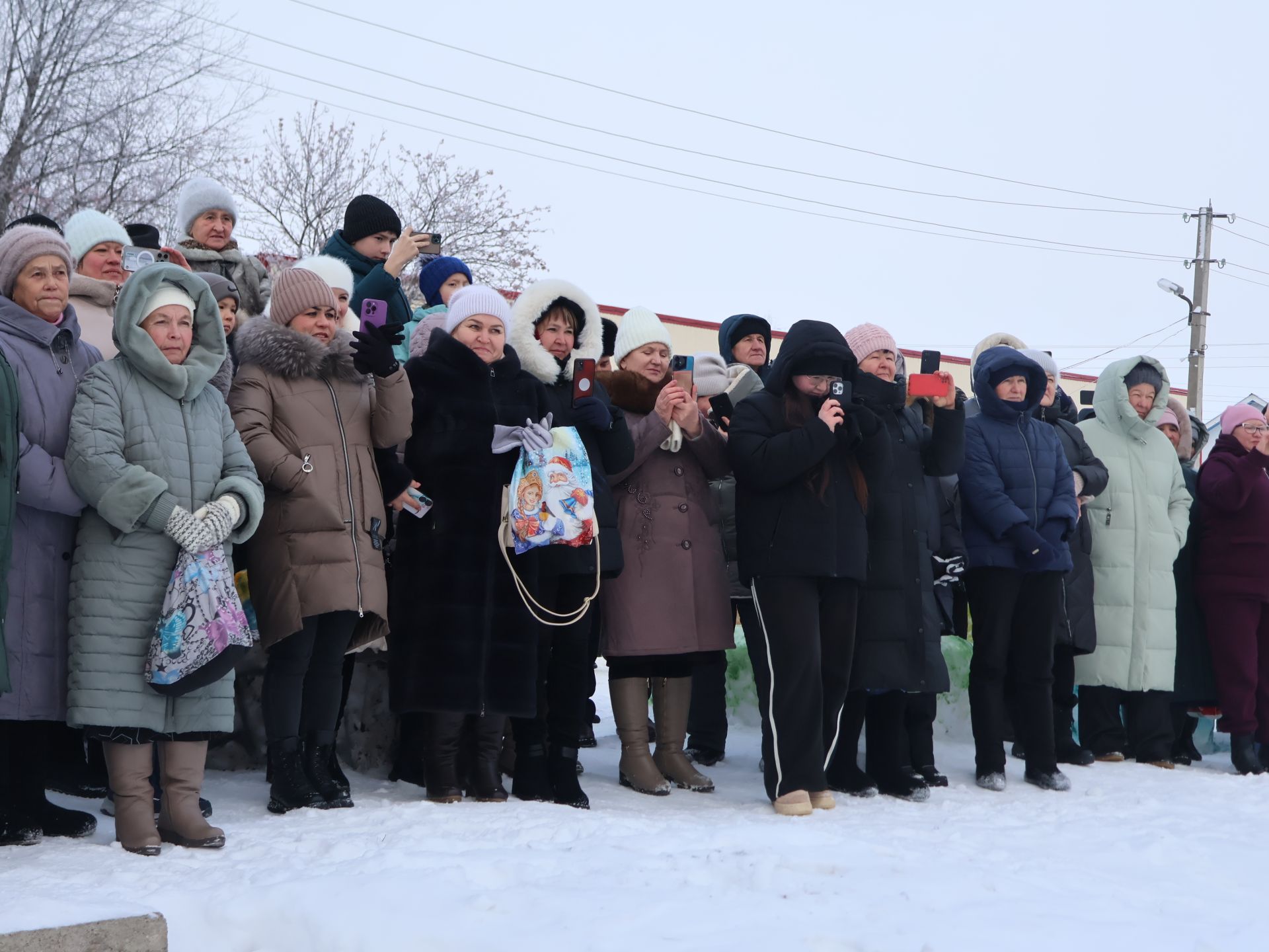 Яңача Яңа ел- Иске Кормашта күрше авыллар белән Кыш бабайлар парады оештырдылар