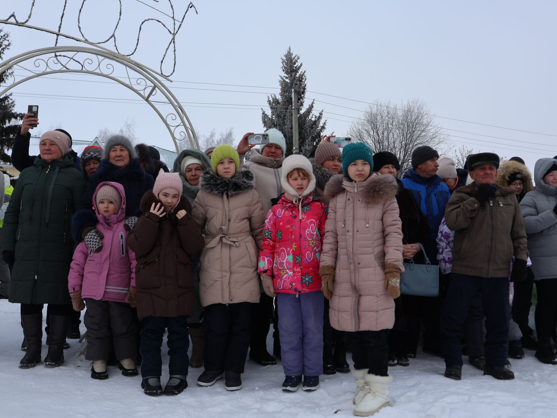 Яңача Яңа ел- Иске Кормашта күрше авыллар белән Кыш бабайлар парады оештырдылар