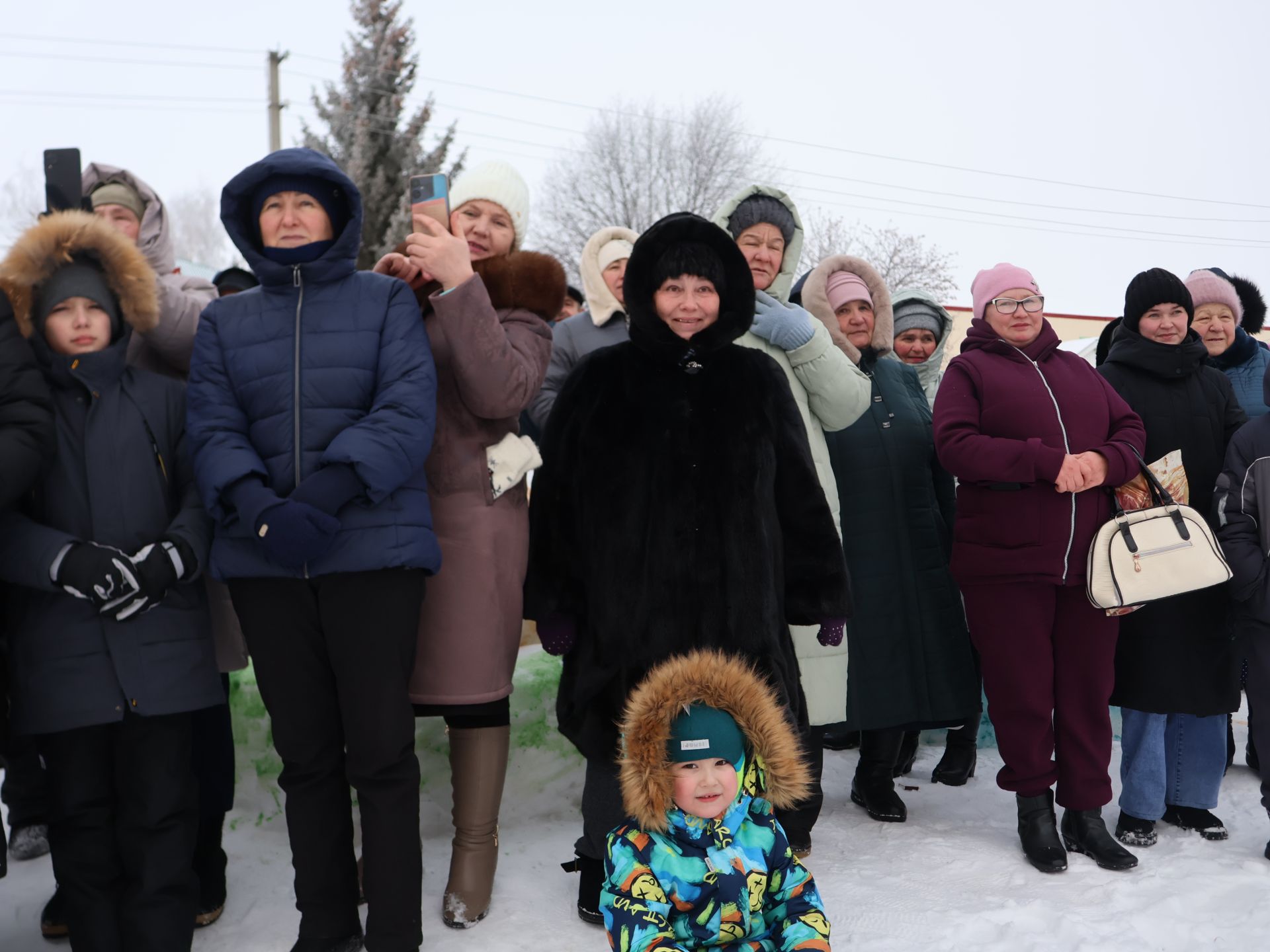 Яңача Яңа ел- Иске Кормашта күрше авыллар белән Кыш бабайлар парады оештырдылар