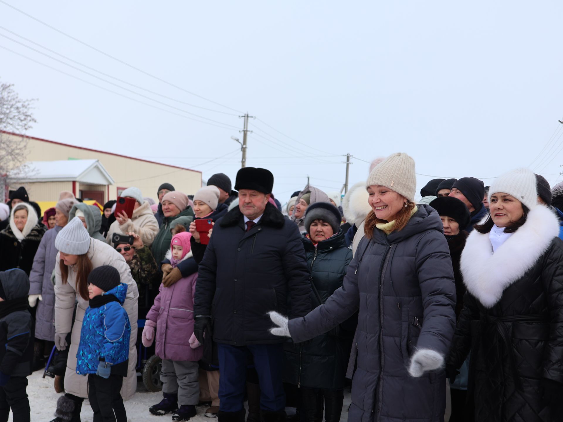 Яңача Яңа ел- Иске Кормашта күрше авыллар белән Кыш бабайлар парады оештырдылар