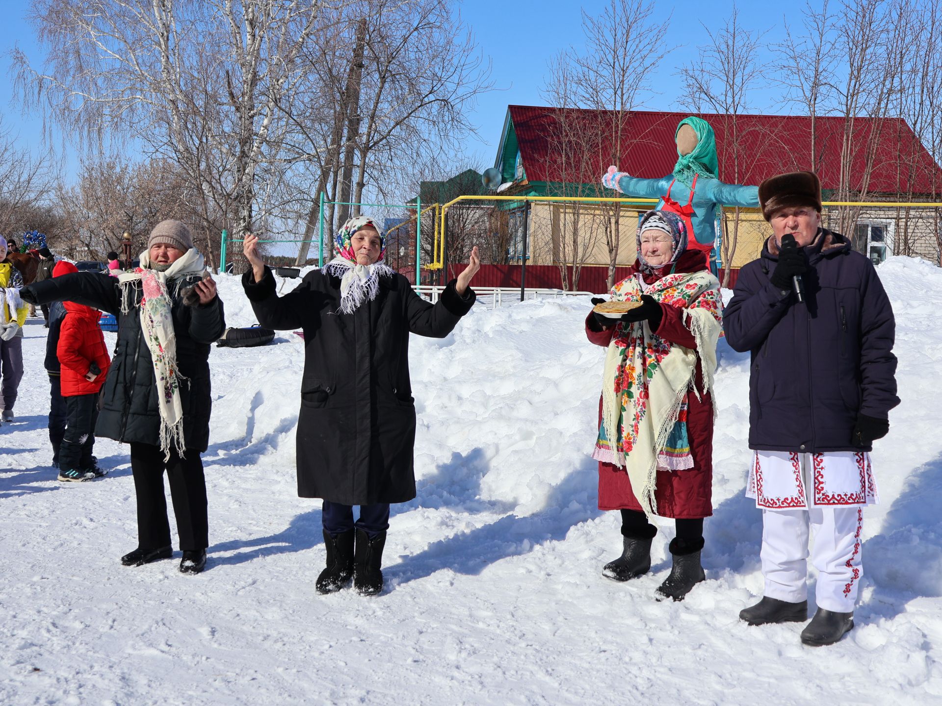 Мари Суыксуы авылы халкы Уярня бәйрәмендә кышны озатып язны каршы алды