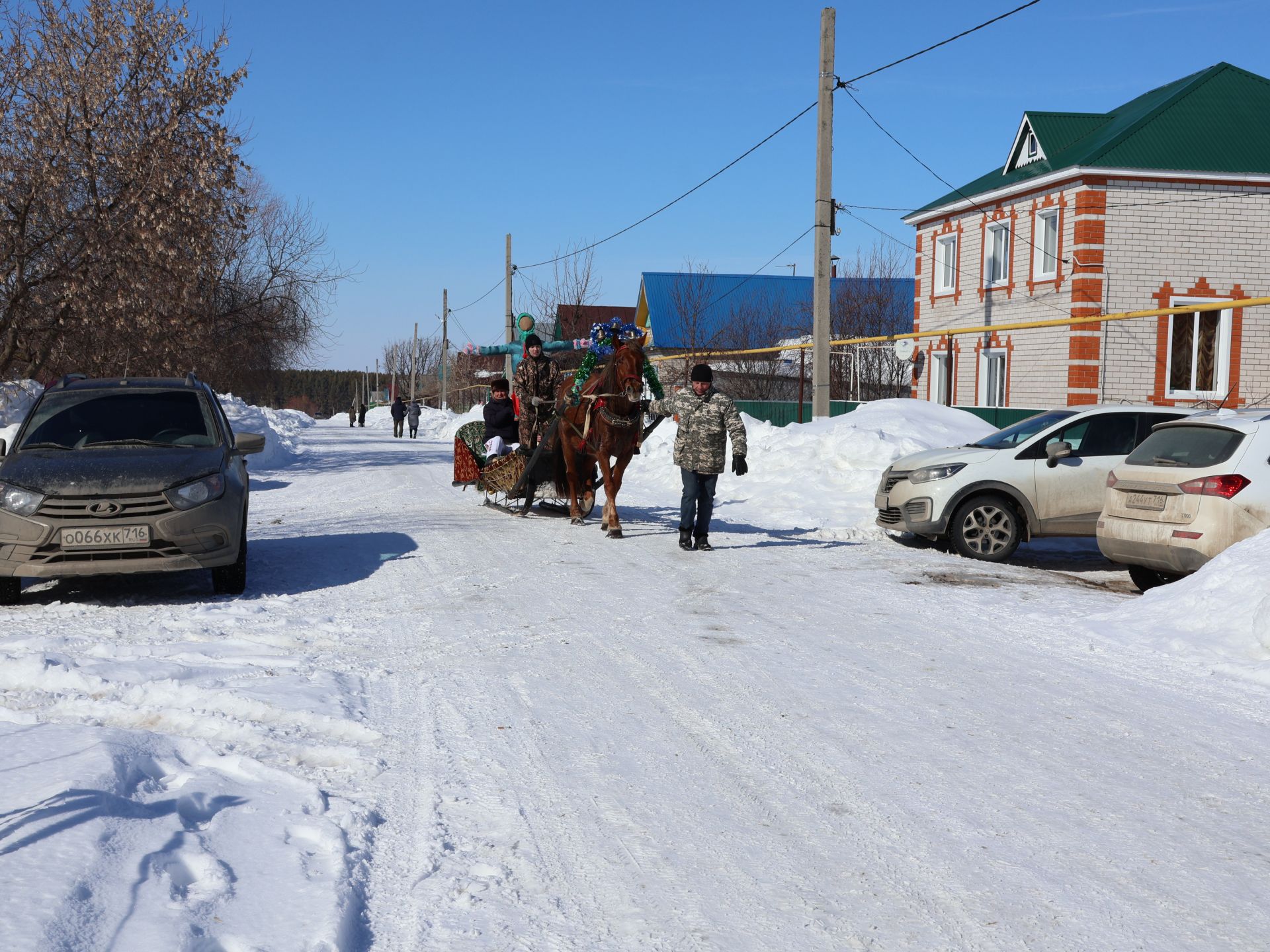 Мари Суыксуы авылы халкы Уярня бәйрәмендә кышны озатып язны каршы алды