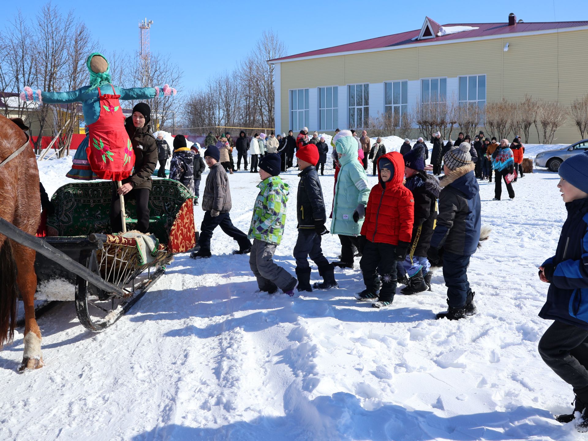 Мари Суыксуы авылы халкы Уярня бәйрәмендә кышны озатып язны каршы алды