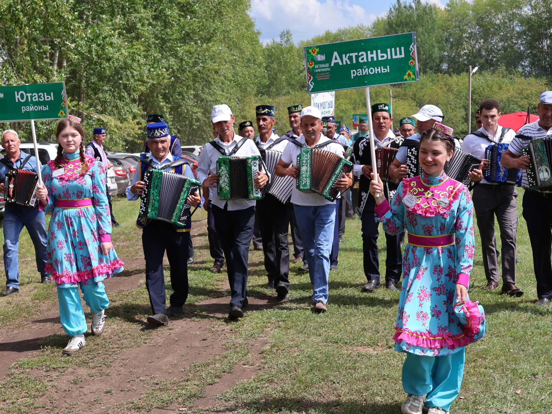 Яшәсен гармун, тальян моңнары: Иске Сәфәрдә төбәкара гармунчылар фестивале уза