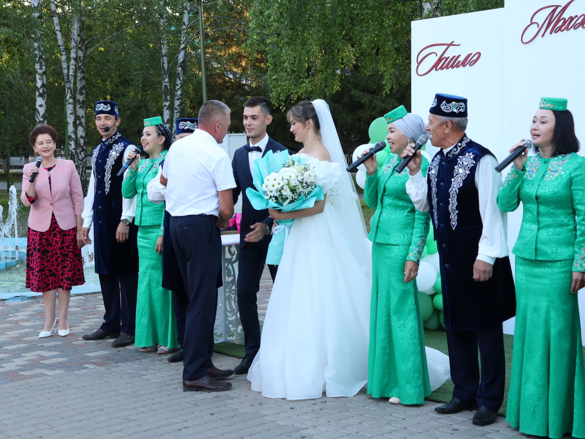 Без әле дә бергә, без әле дә матур: Бүген Актанышта Гаилә, мәхәббәт һәм тугрылык көнендә үрнәк парларны хөрмәтләделәр