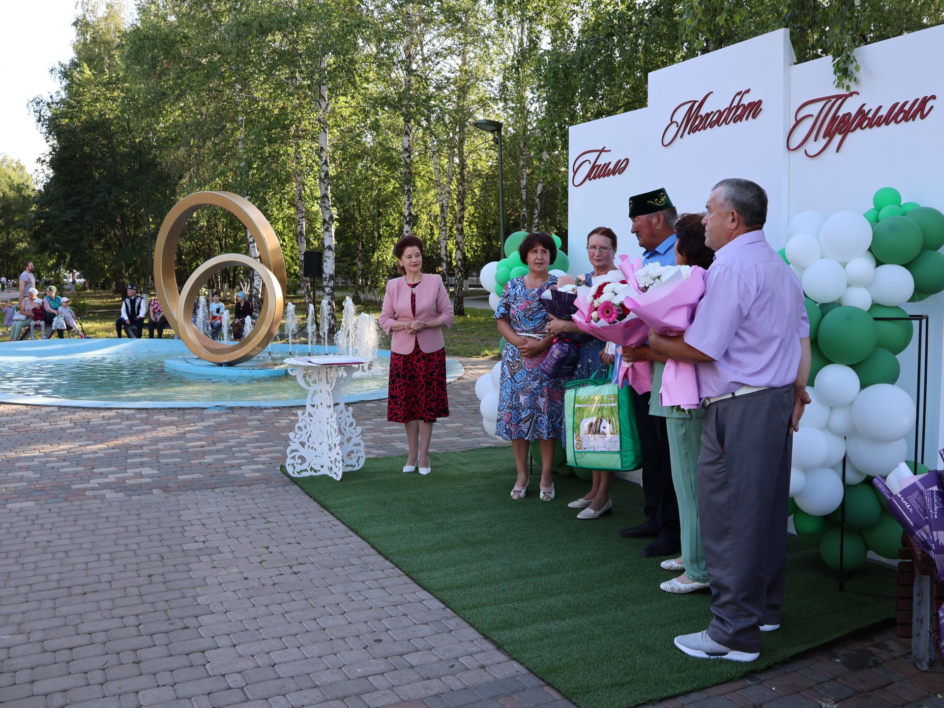 Без әле дә бергә, без әле дә матур: Бүген Актанышта Гаилә, мәхәббәт һәм тугрылык көнендә үрнәк парларны хөрмәтләделәр