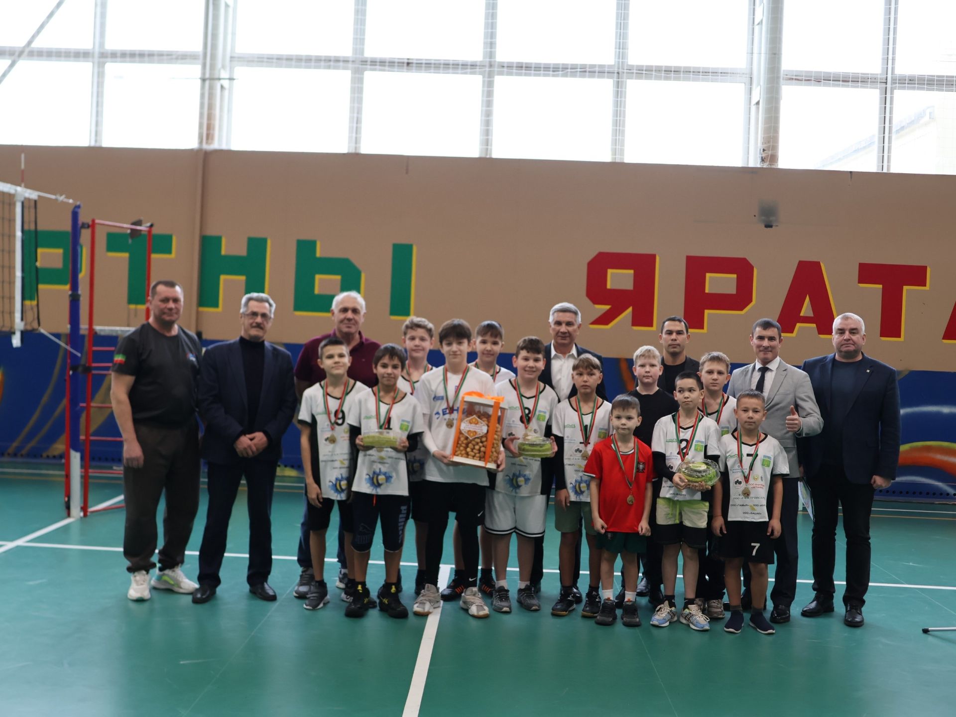 Спортчылар Актанышка Татарстан чемпионы Рушат Гыйльмуллин истәлегенә волейбол ярышына җыелды