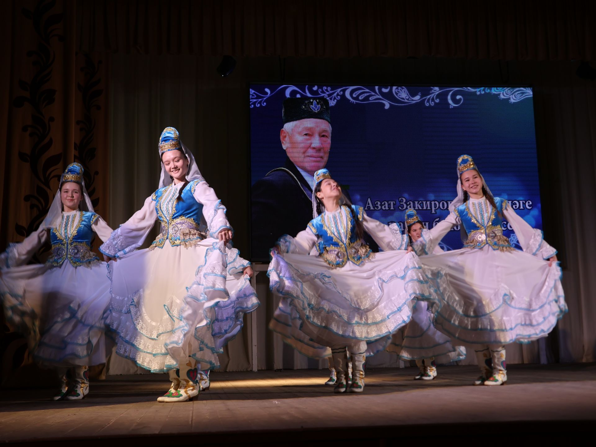 Азат Закиров исемендәге районкүләм бию конкурсыннан безнең репортаж