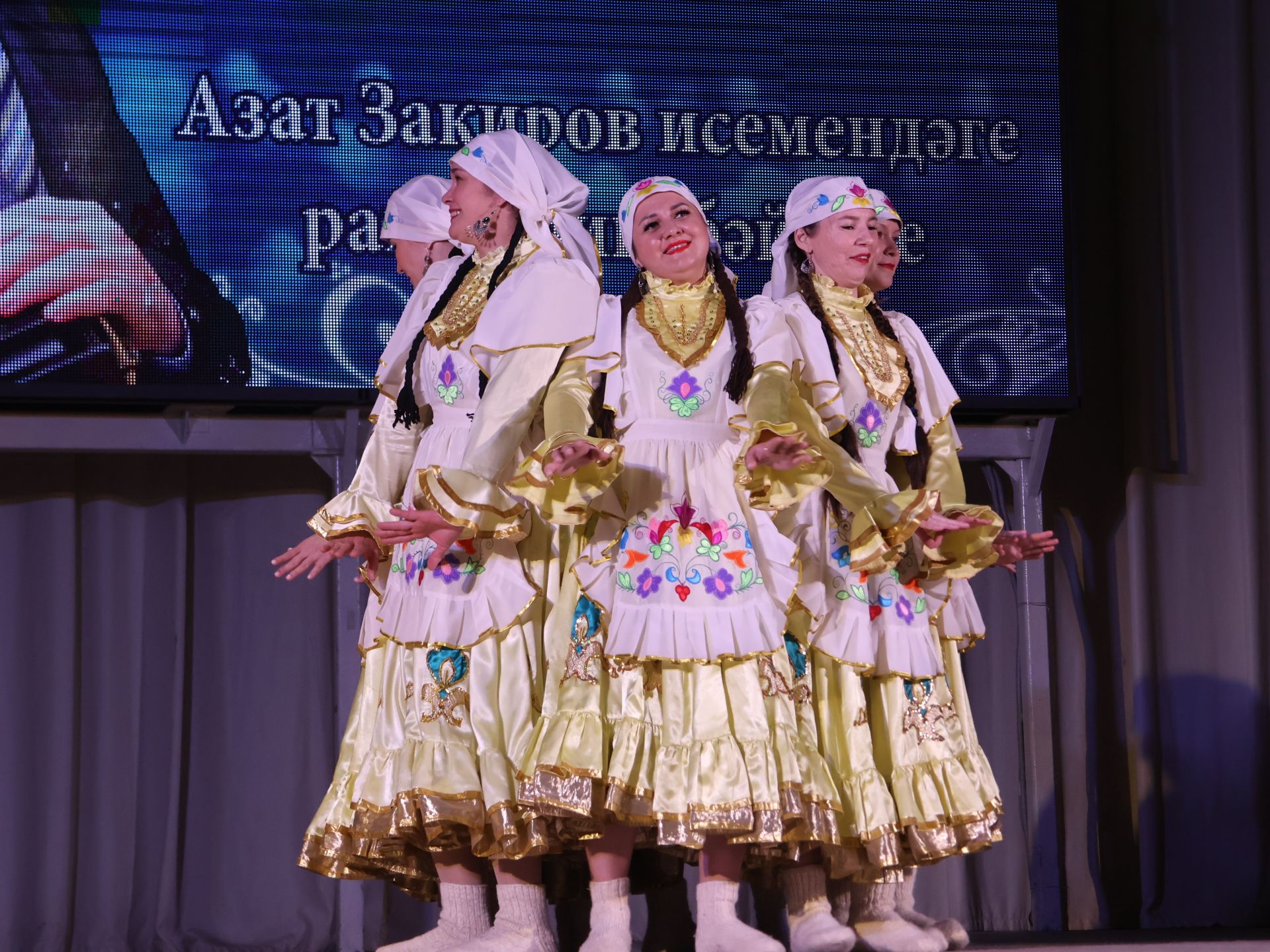 Азат Закиров исемендәге районкүләм бию конкурсыннан безнең репортаж