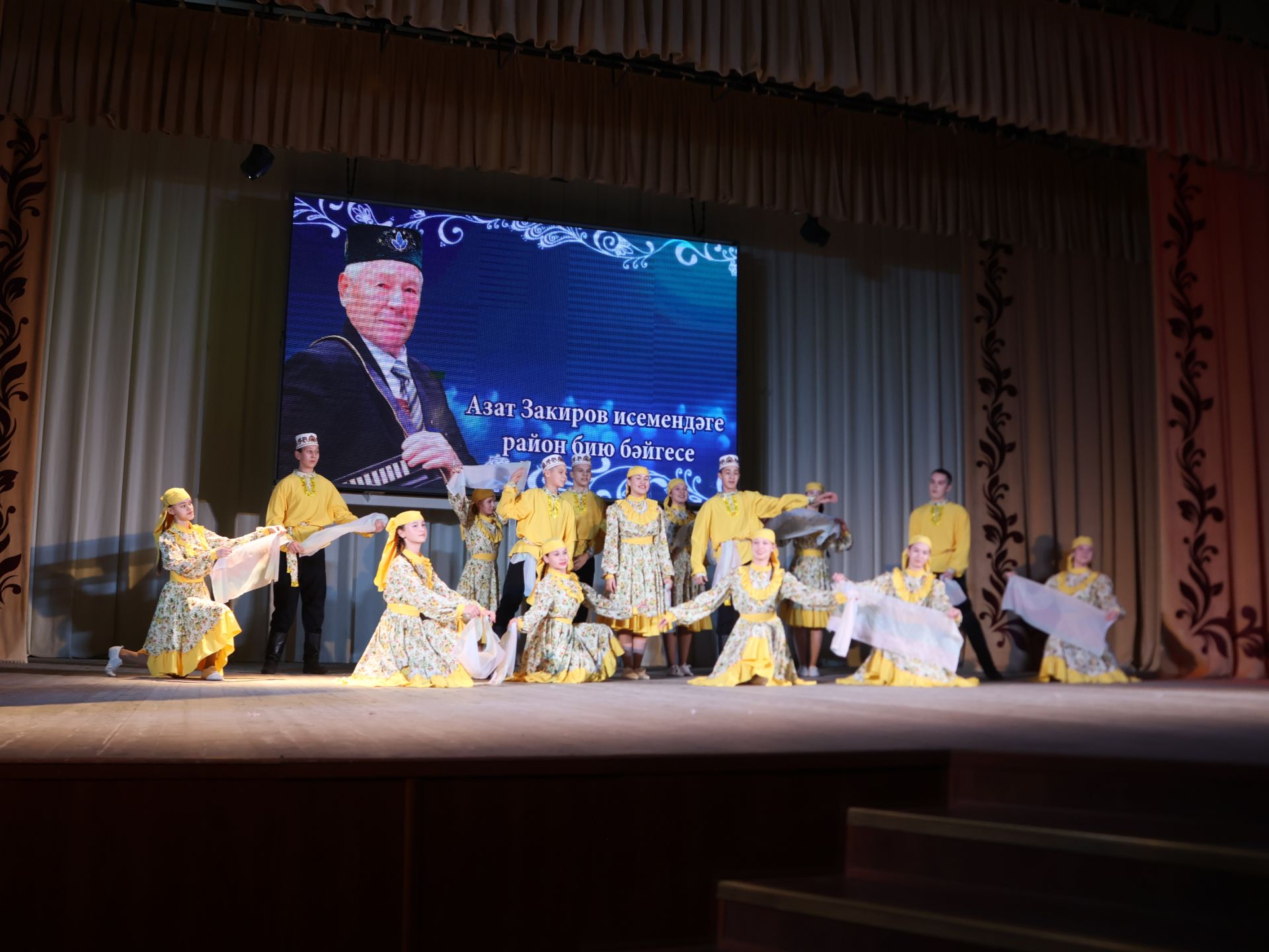 Азат Закиров исемендәге районкүләм бию конкурсыннан безнең репортаж