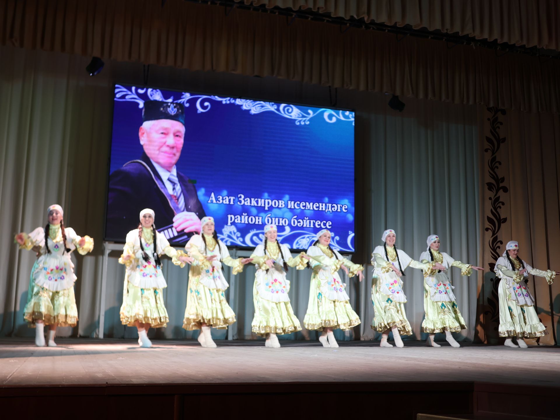 Азат Закиров исемендәге районкүләм бию конкурсыннан безнең репортаж