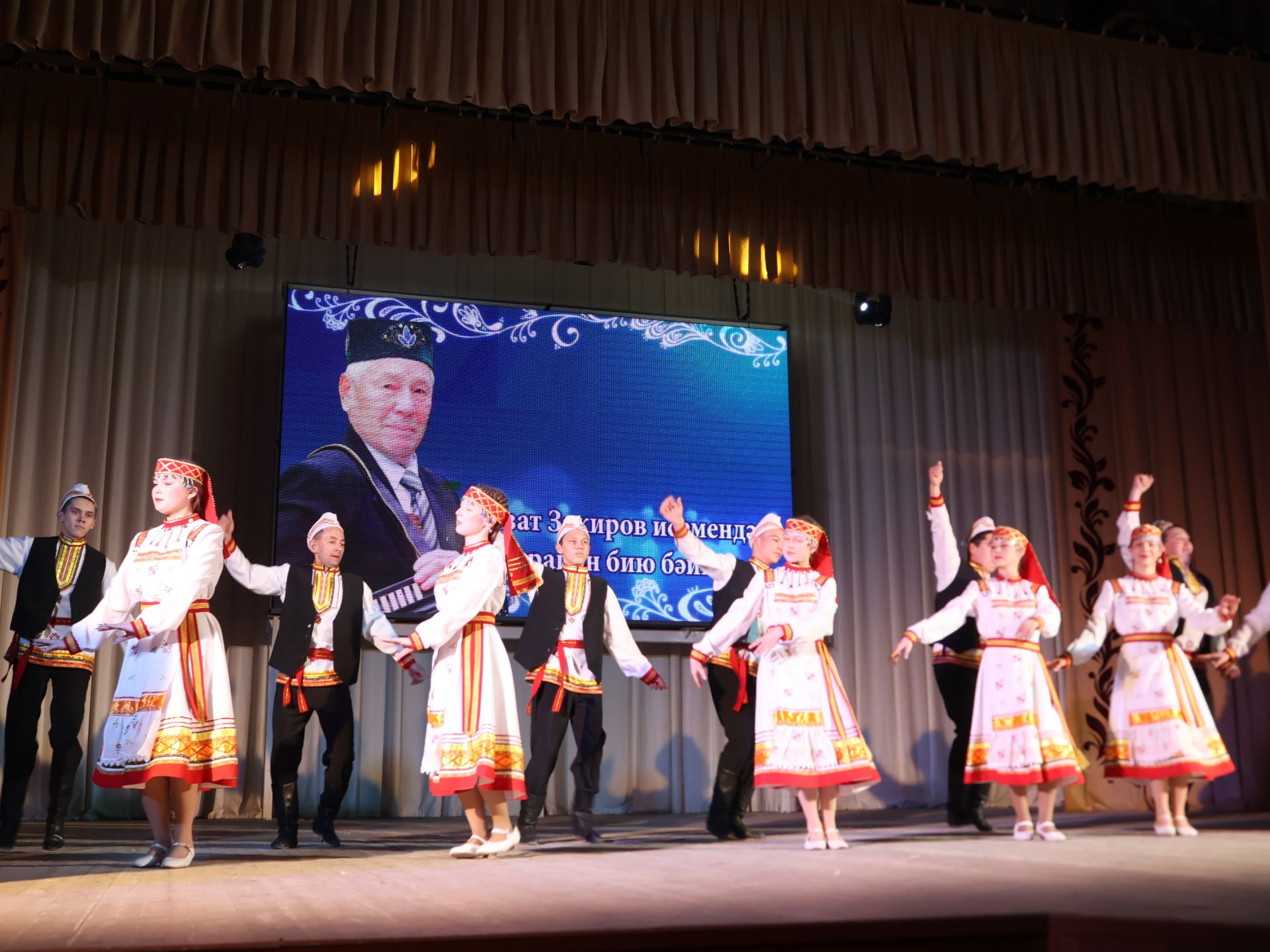 Азат Закиров исемендәге районкүләм бию конкурсыннан безнең репортаж