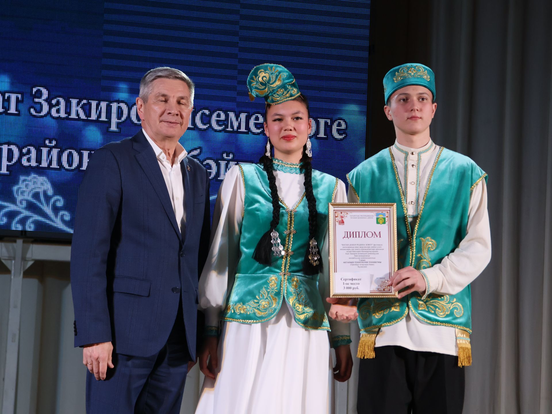 Азат Закиров исемендәге районкүләм бию конкурсыннан безнең репортаж