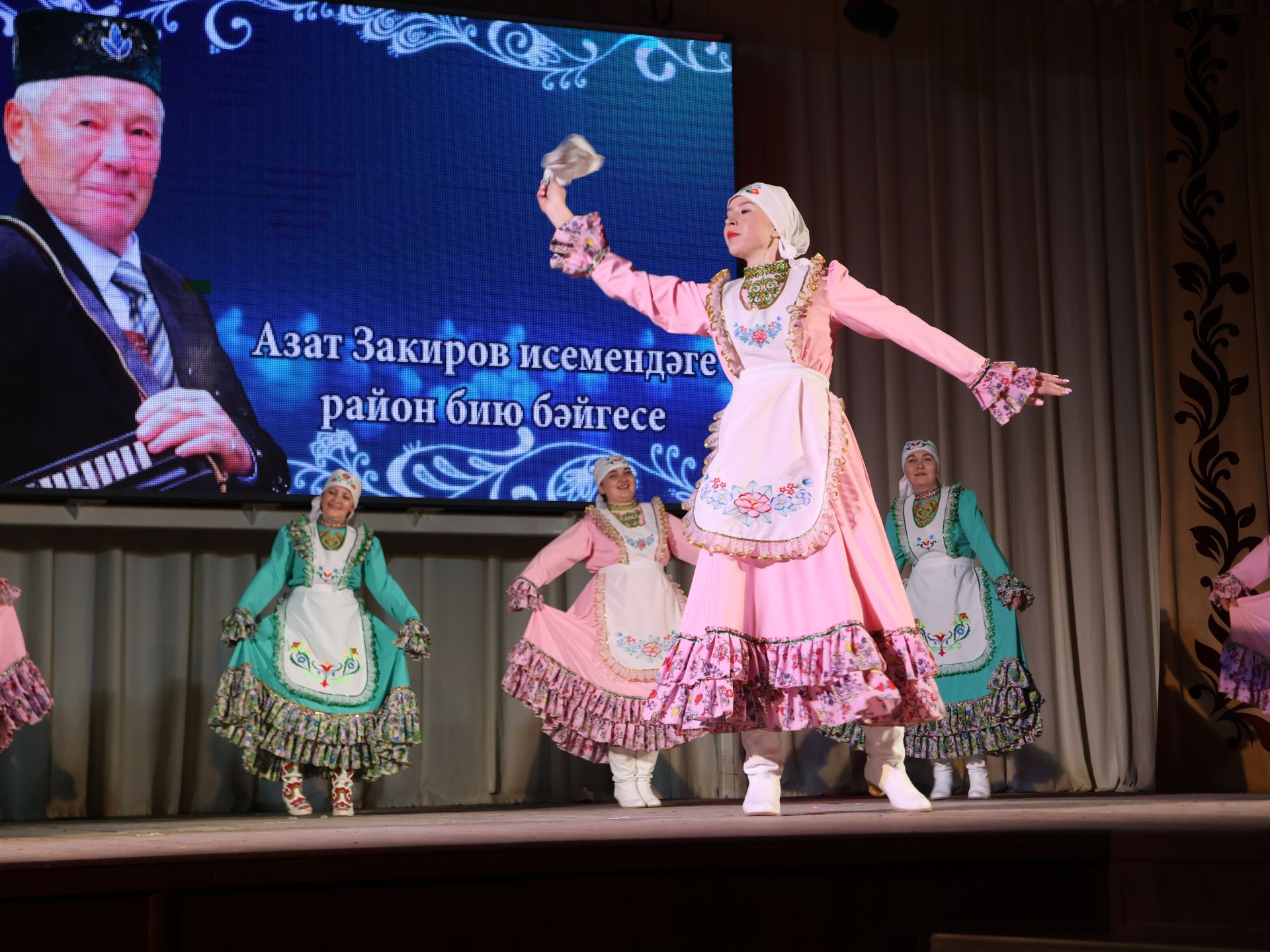 Азат Закиров исемендәге районкүләм бию конкурсыннан безнең репортаж