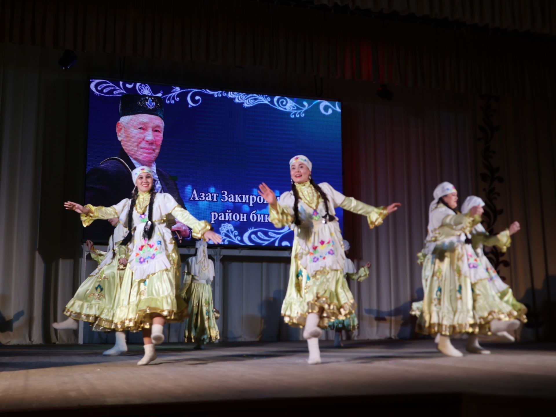 Азат Закиров исемендәге районкүләм бию конкурсыннан безнең репортаж