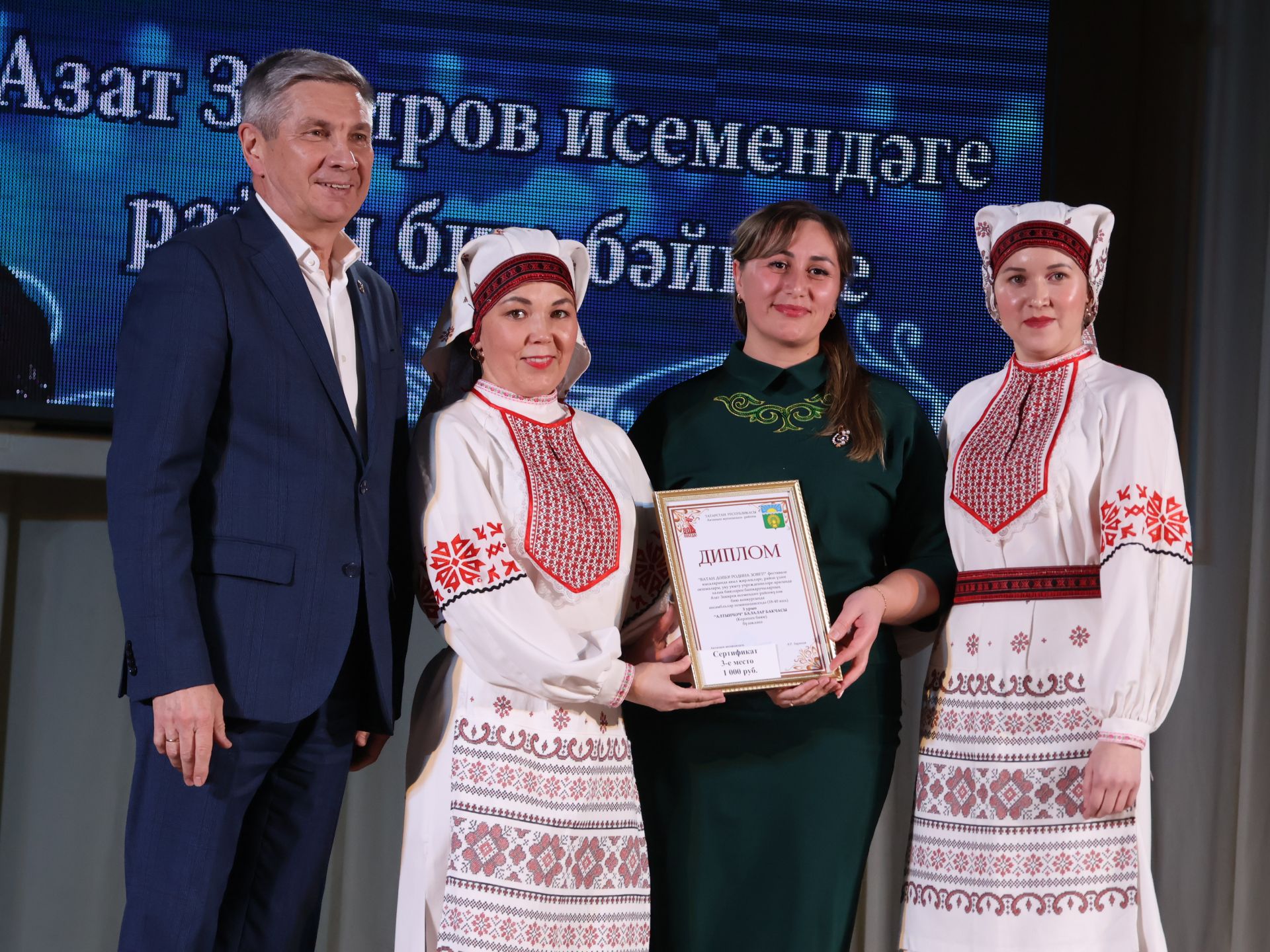 Азат Закиров исемендәге районкүләм бию конкурсыннан безнең репортаж