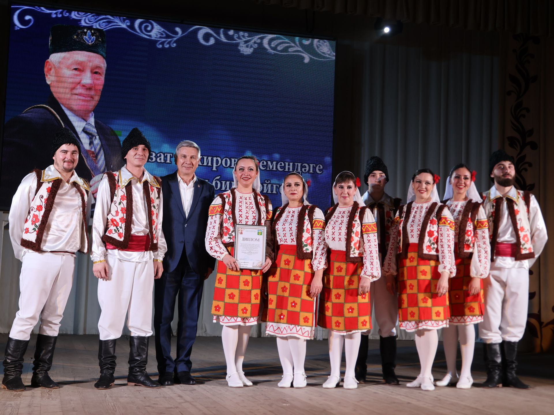 Азат Закиров исемендәге районкүләм бию конкурсыннан безнең репортаж
