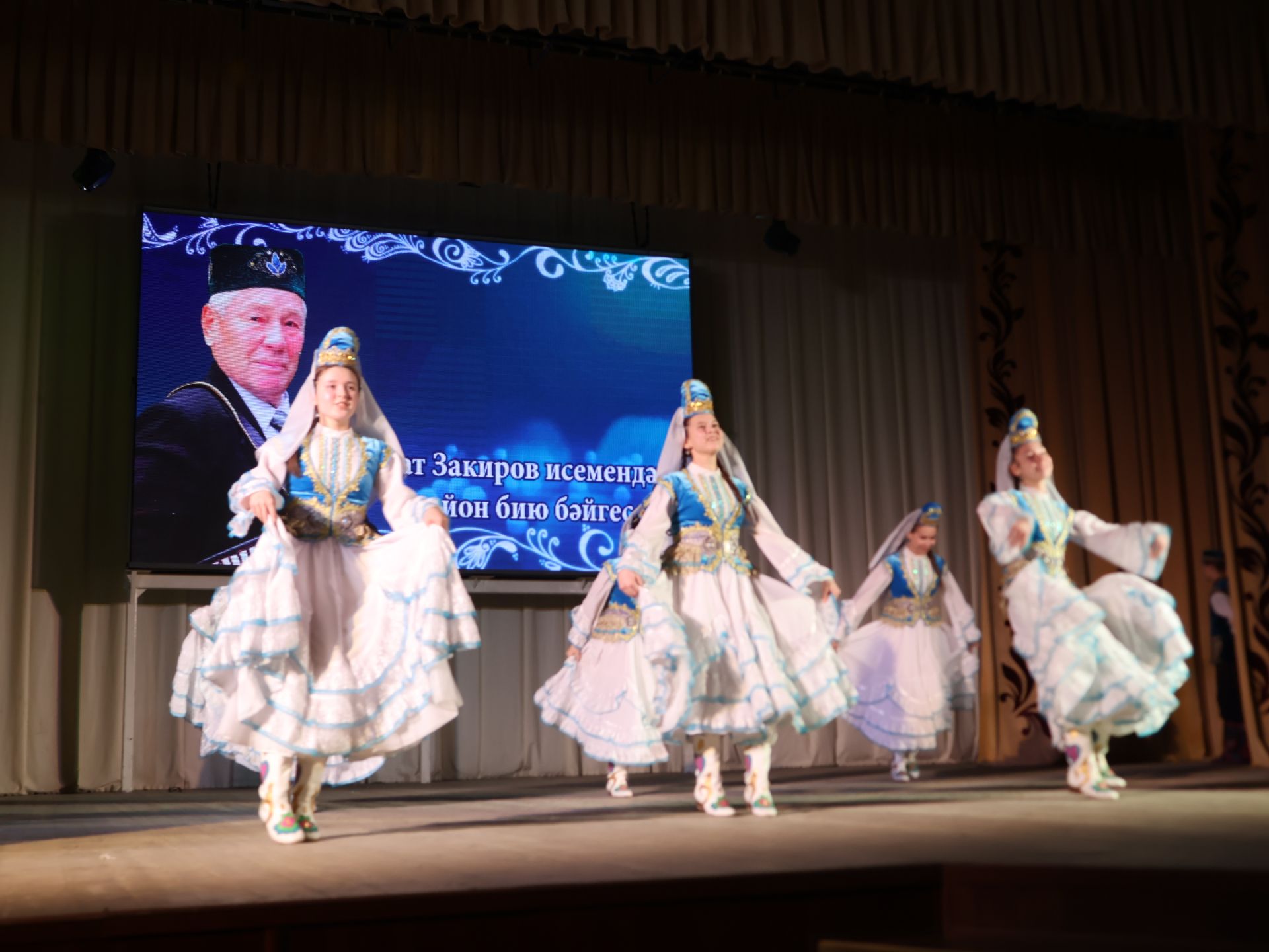 Азат Закиров исемендәге районкүләм бию конкурсыннан безнең репортаж