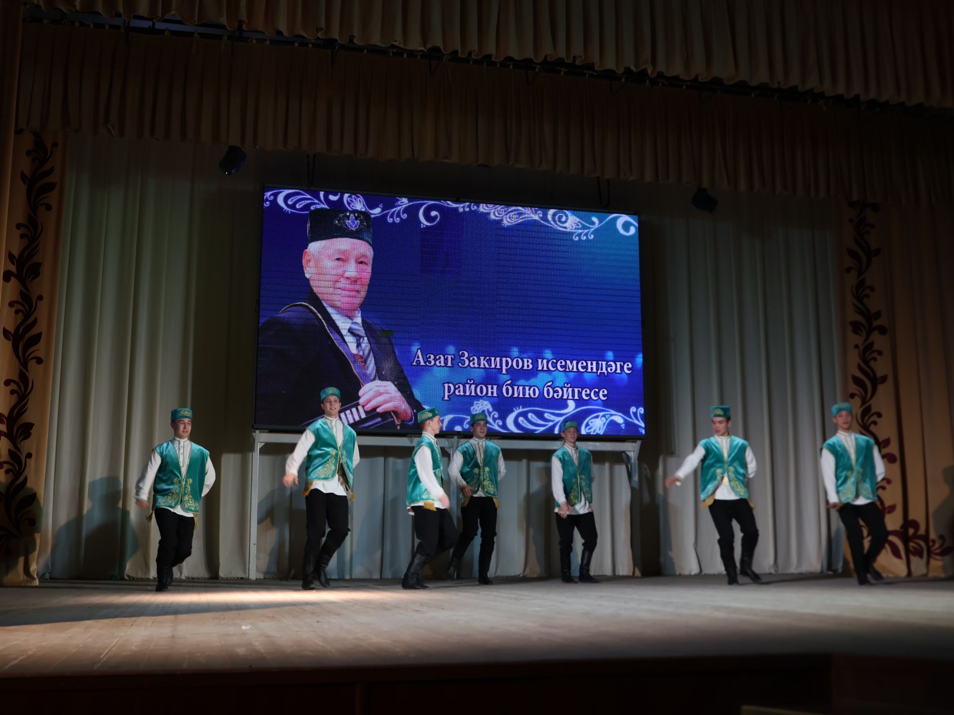 Азат Закиров исемендәге районкүләм бию конкурсыннан безнең репортаж