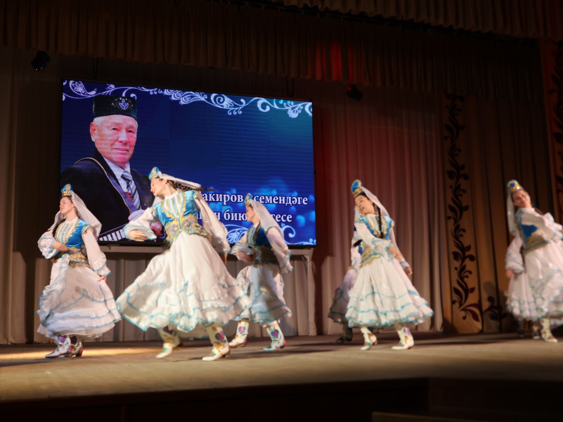 Азат Закиров исемендәге районкүләм бию конкурсыннан безнең репортаж