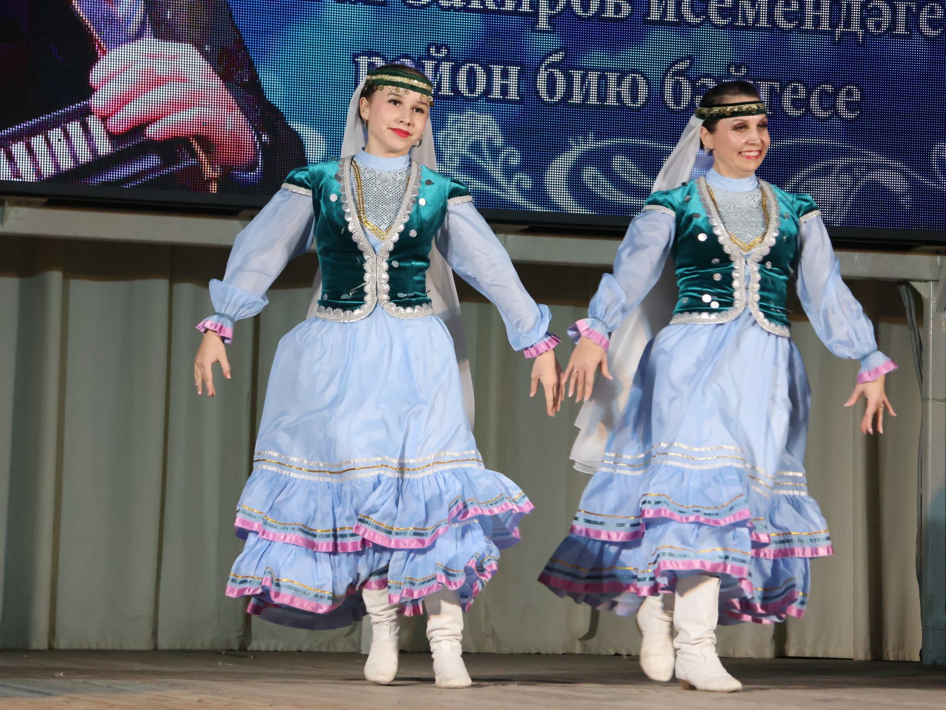 Азат Закиров исемендәге районкүләм бию конкурсыннан безнең репортаж