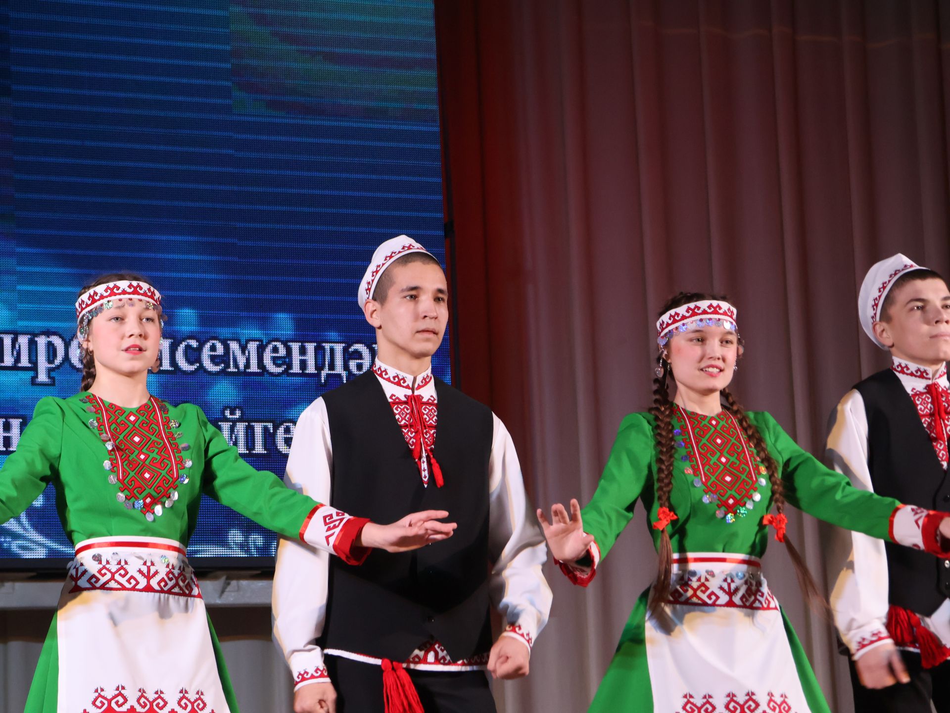 Азат Закиров исемендәге районкүләм бию конкурсыннан безнең репортаж