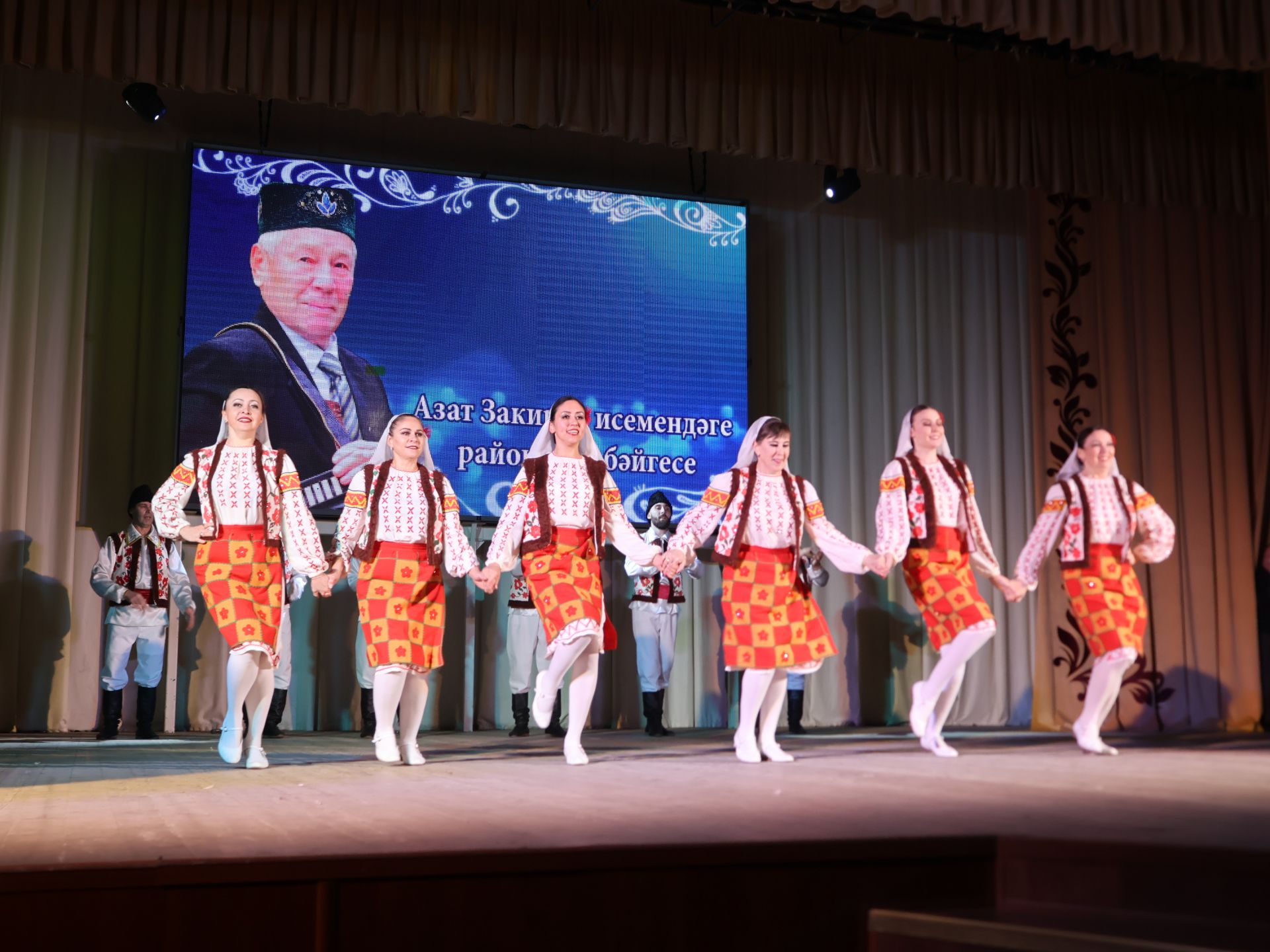 Азат Закиров исемендәге районкүләм бию конкурсыннан безнең репортаж