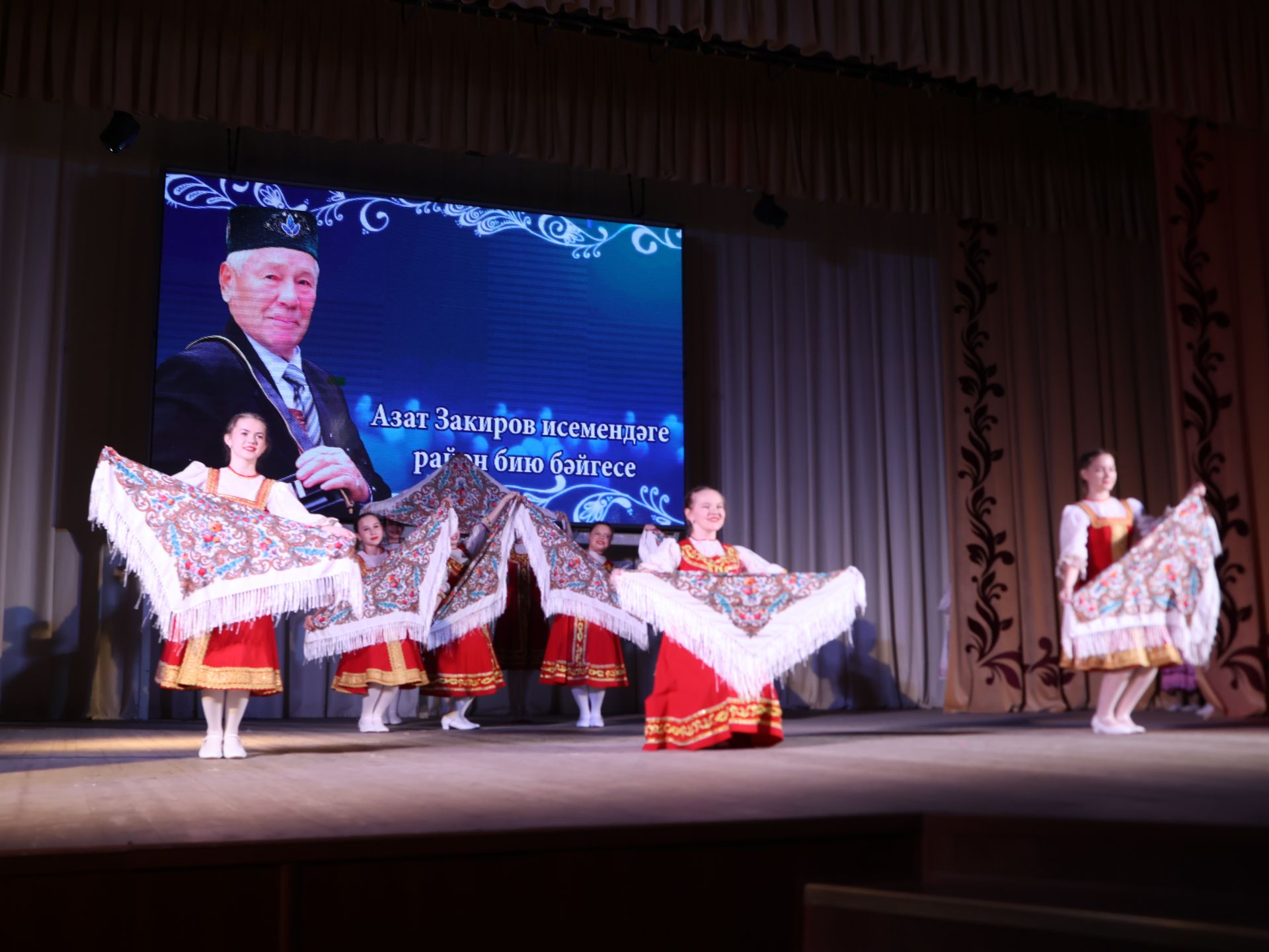 Азат Закиров исемендәге районкүләм бию конкурсыннан безнең репортаж