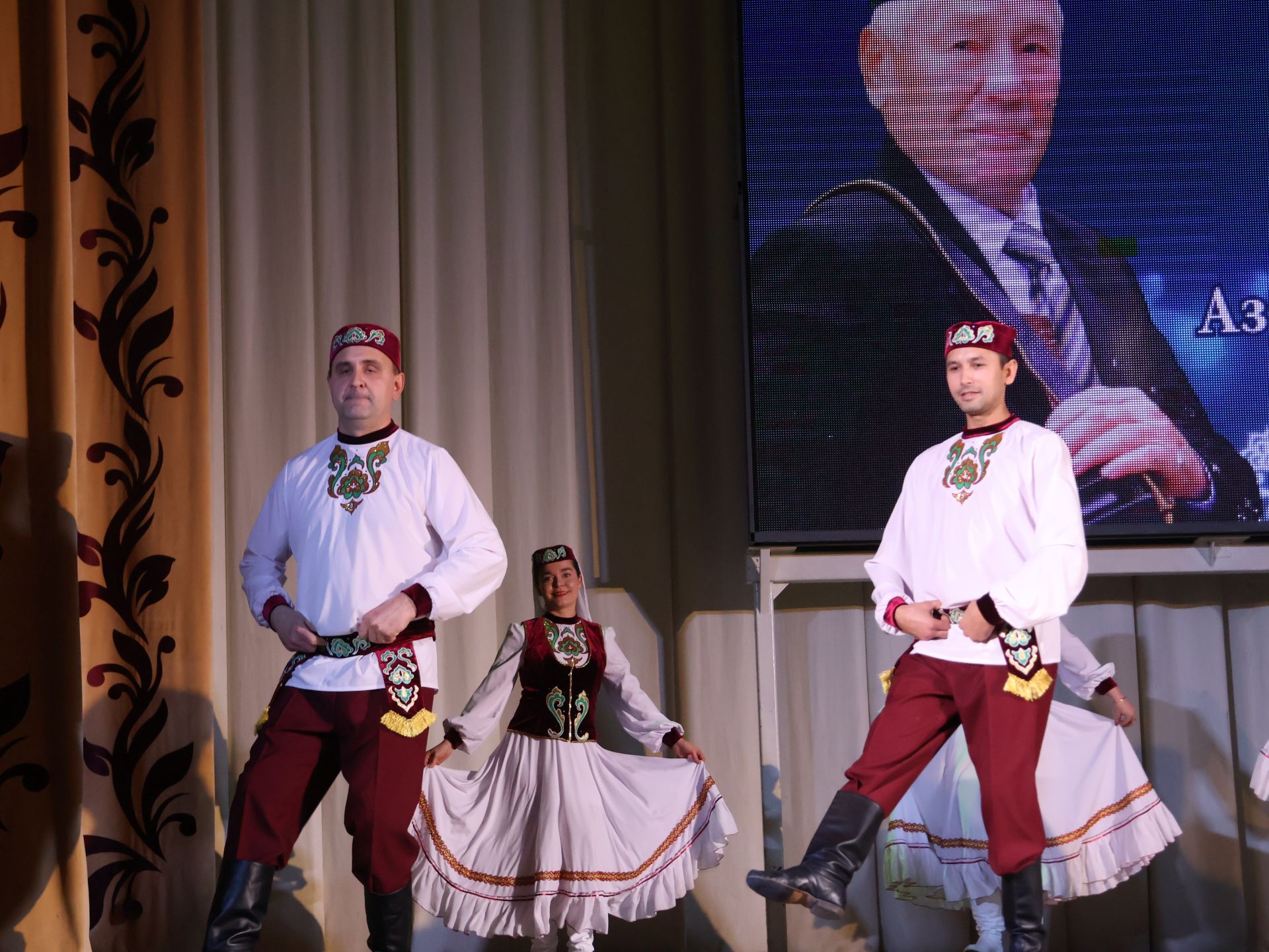 Азат Закиров исемендәге районкүләм бию конкурсыннан безнең репортаж