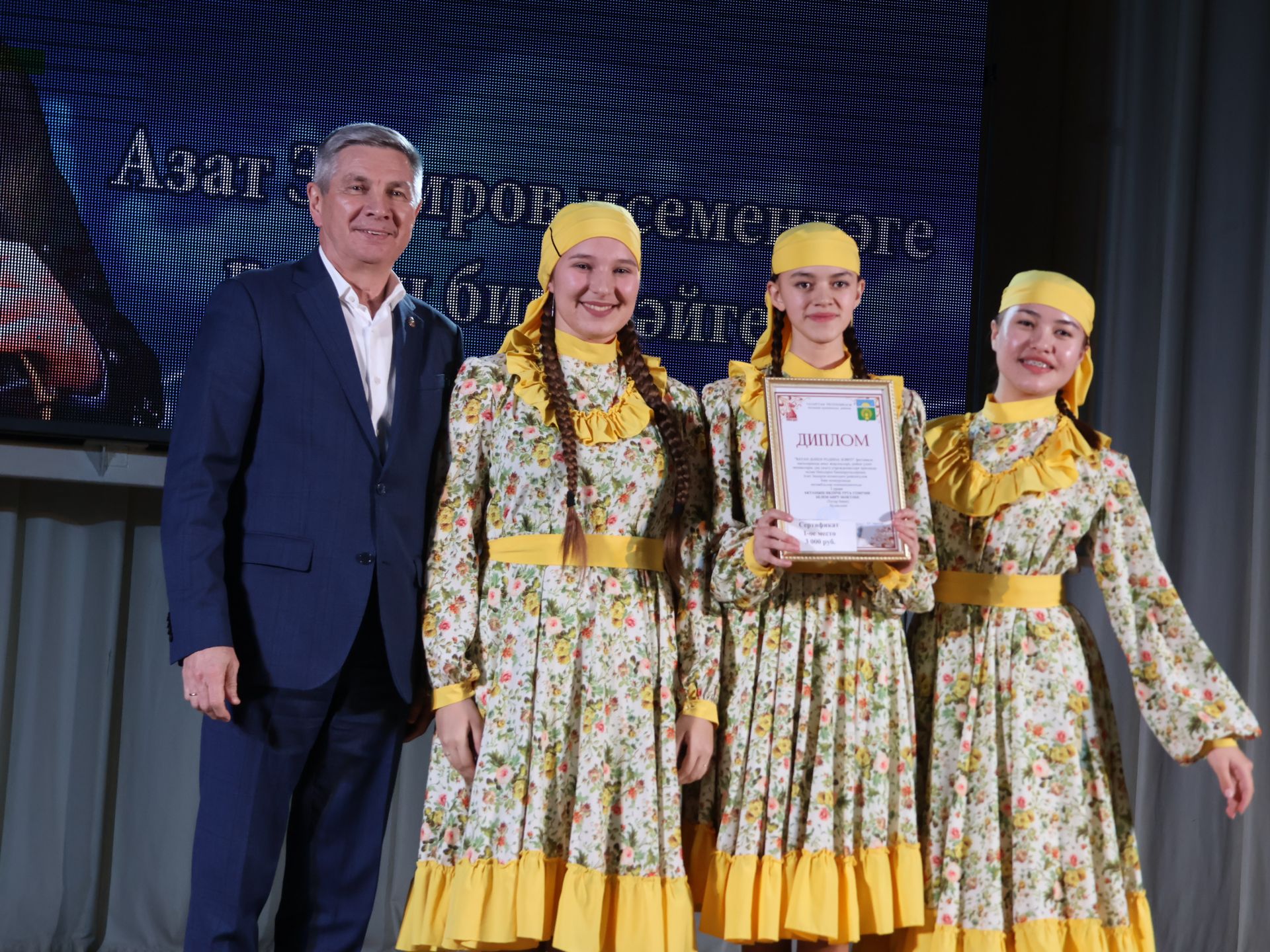 Азат Закиров исемендәге районкүләм бию конкурсыннан безнең репортаж