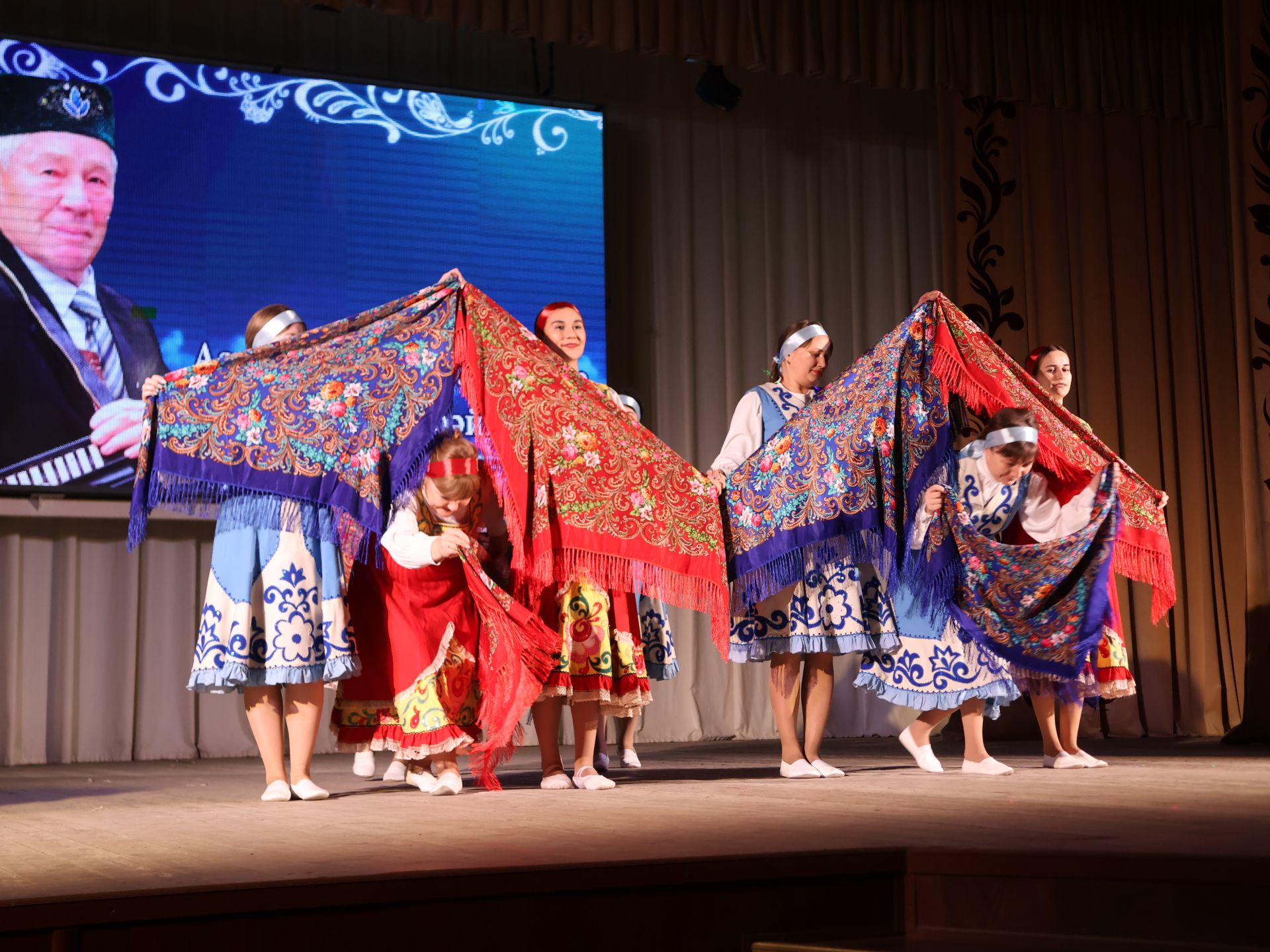 Азат Закиров исемендәге районкүләм бию конкурсыннан безнең репортаж