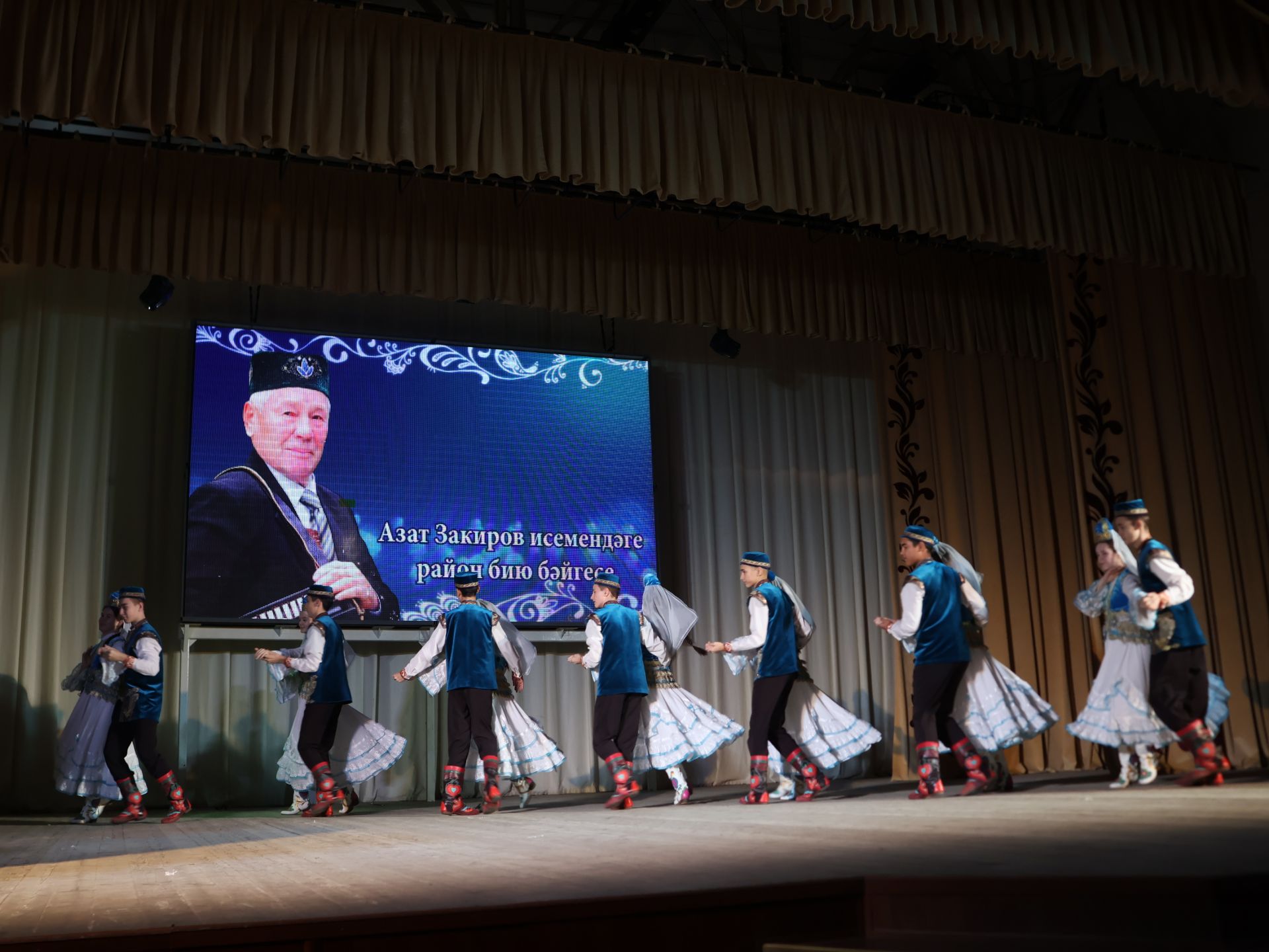 Азат Закиров исемендәге районкүләм бию конкурсыннан безнең репортаж