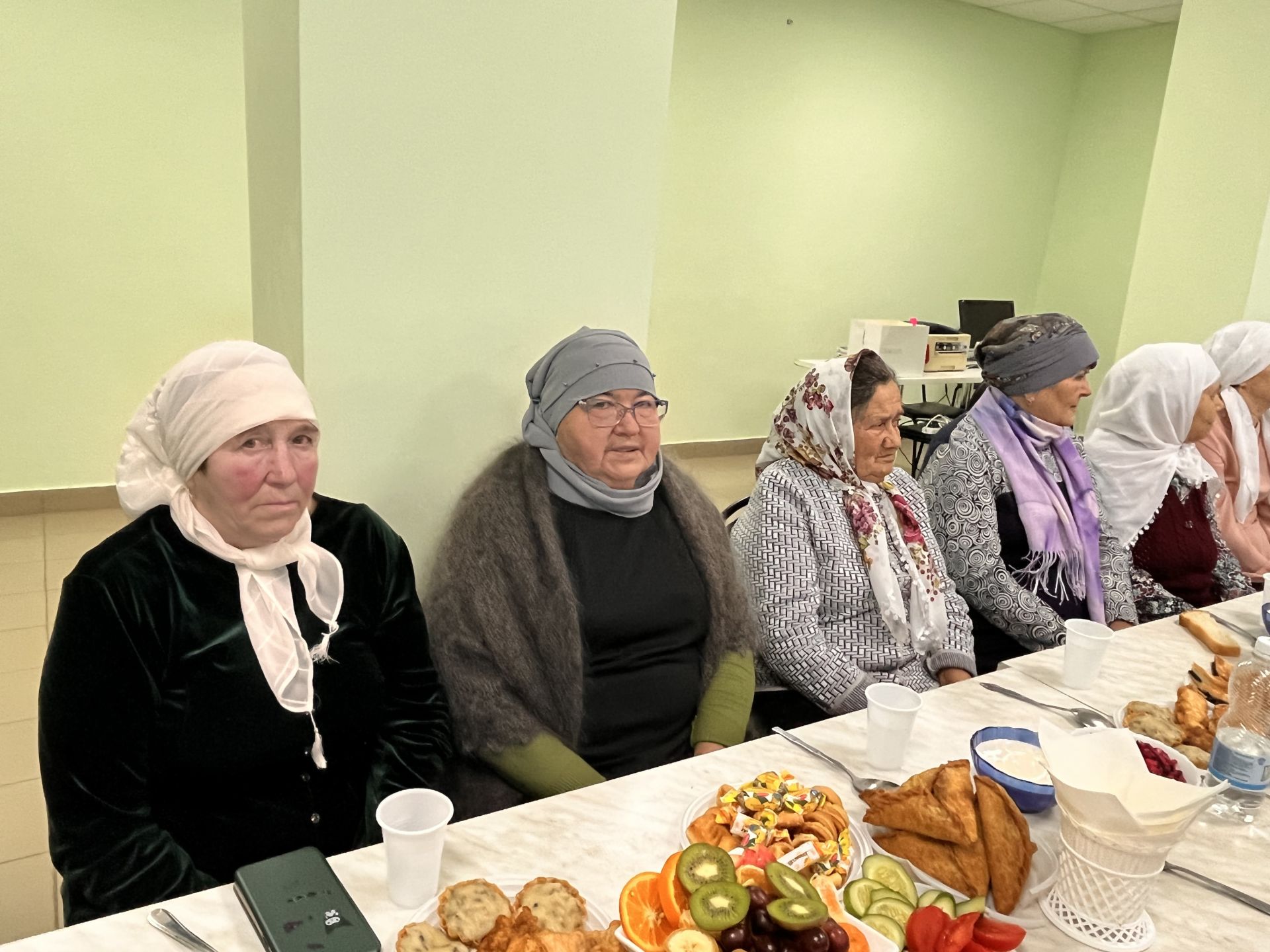 «Ният» хәйрия фонды җитәкчесе Нияз Усманов әнисенең туган авылы Иске Богадыда ифтар мәҗлесе уздырды