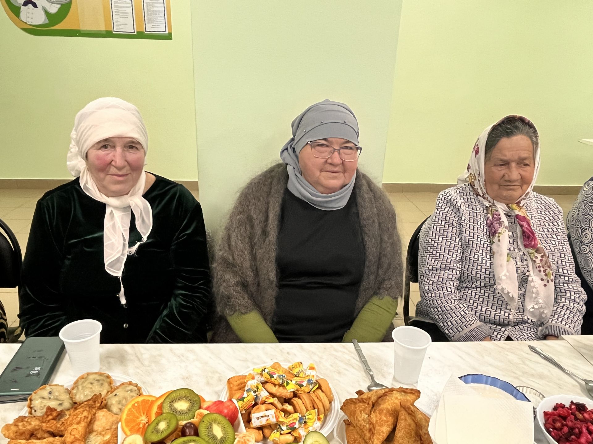 «Ният» хәйрия фонды җитәкчесе Нияз Усманов әнисенең туган авылы Иске Богадыда ифтар мәҗлесе уздырды